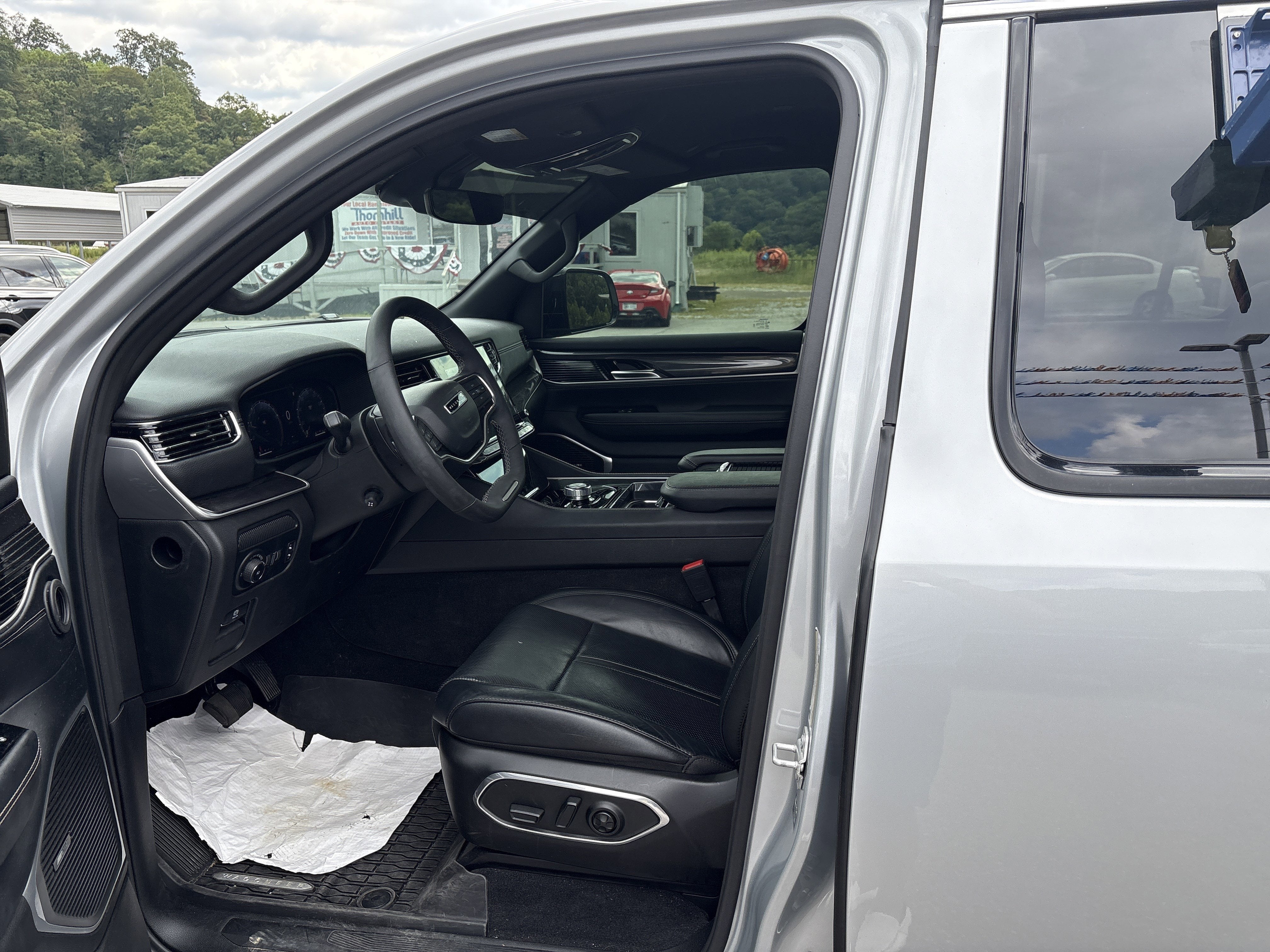 2024 Jeep Wagoneer Base