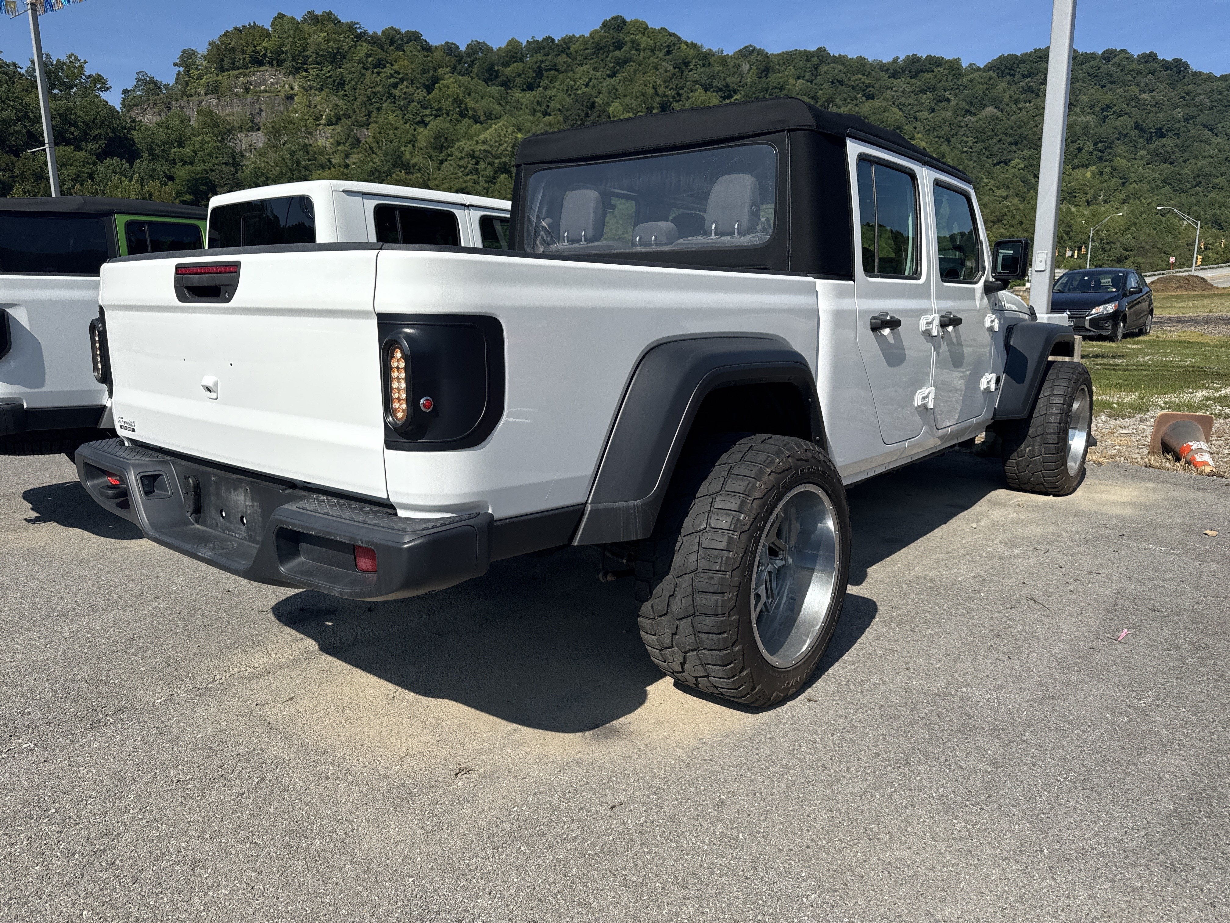 2024 Jeep Gladiator Sport