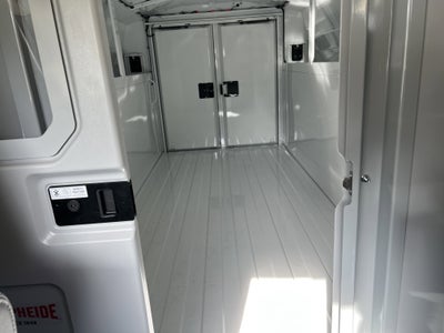 2025 GMC Savana Cutaway 3500 1WT