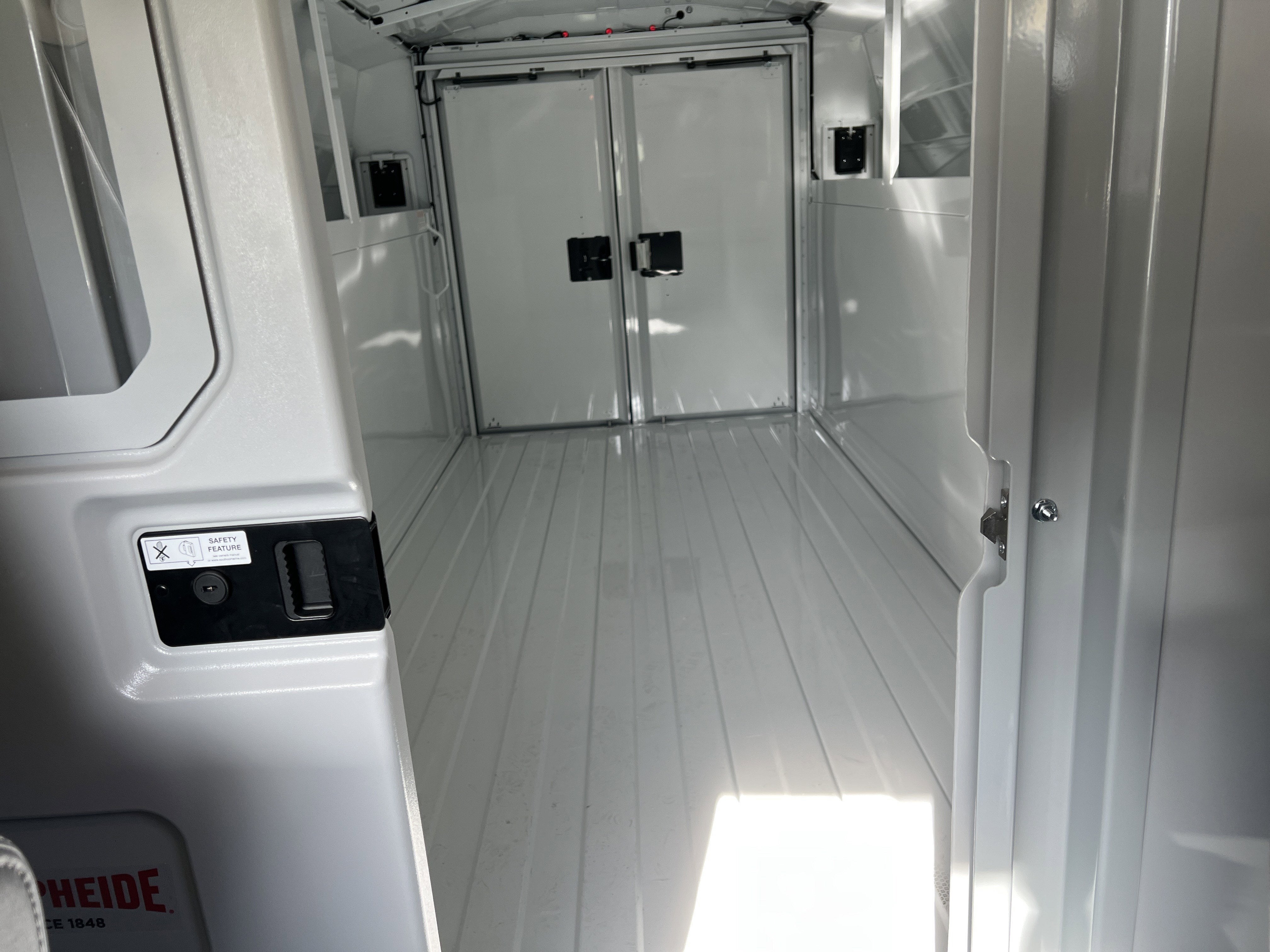 2025 GMC Savana Cutaway 3500 1WT