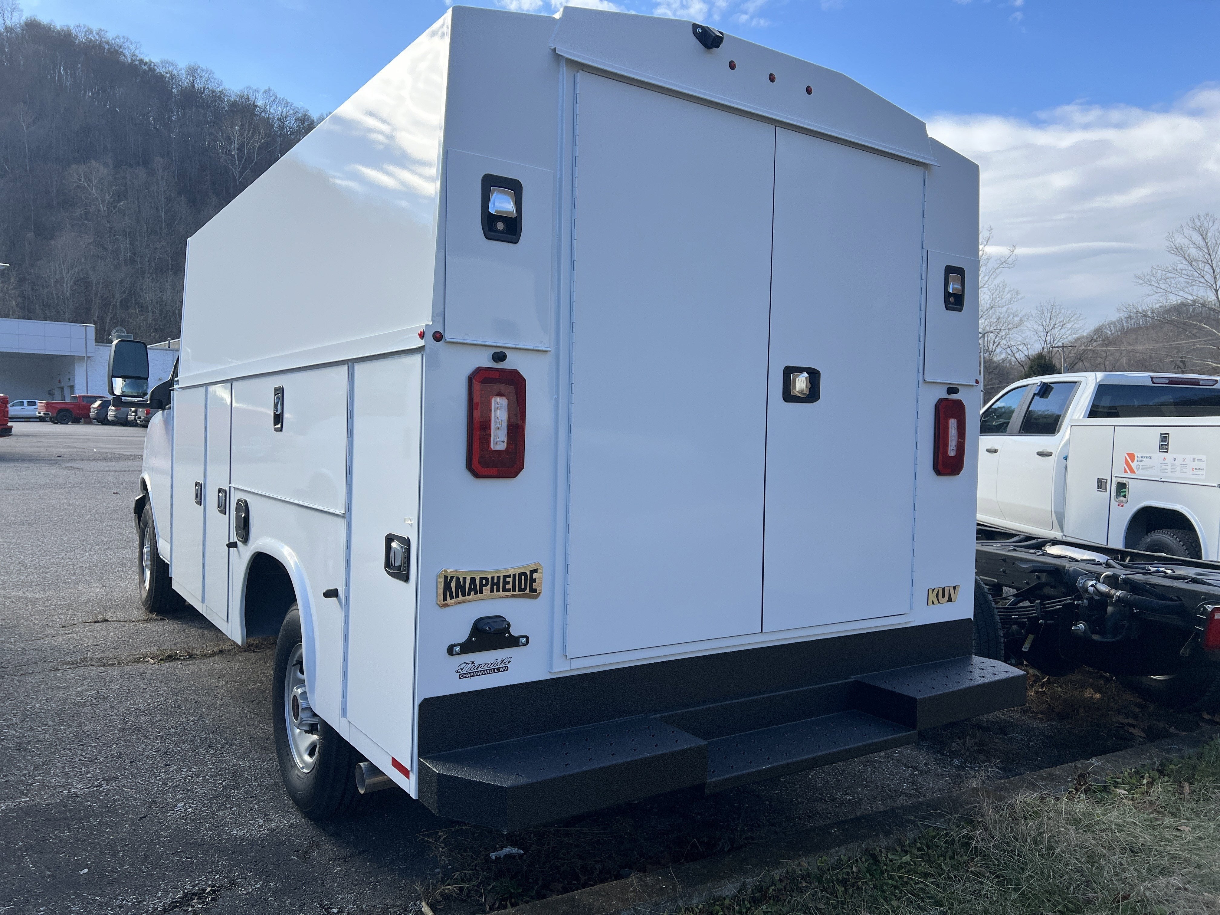 2025 GMC Savana Cutaway 3500 1WT