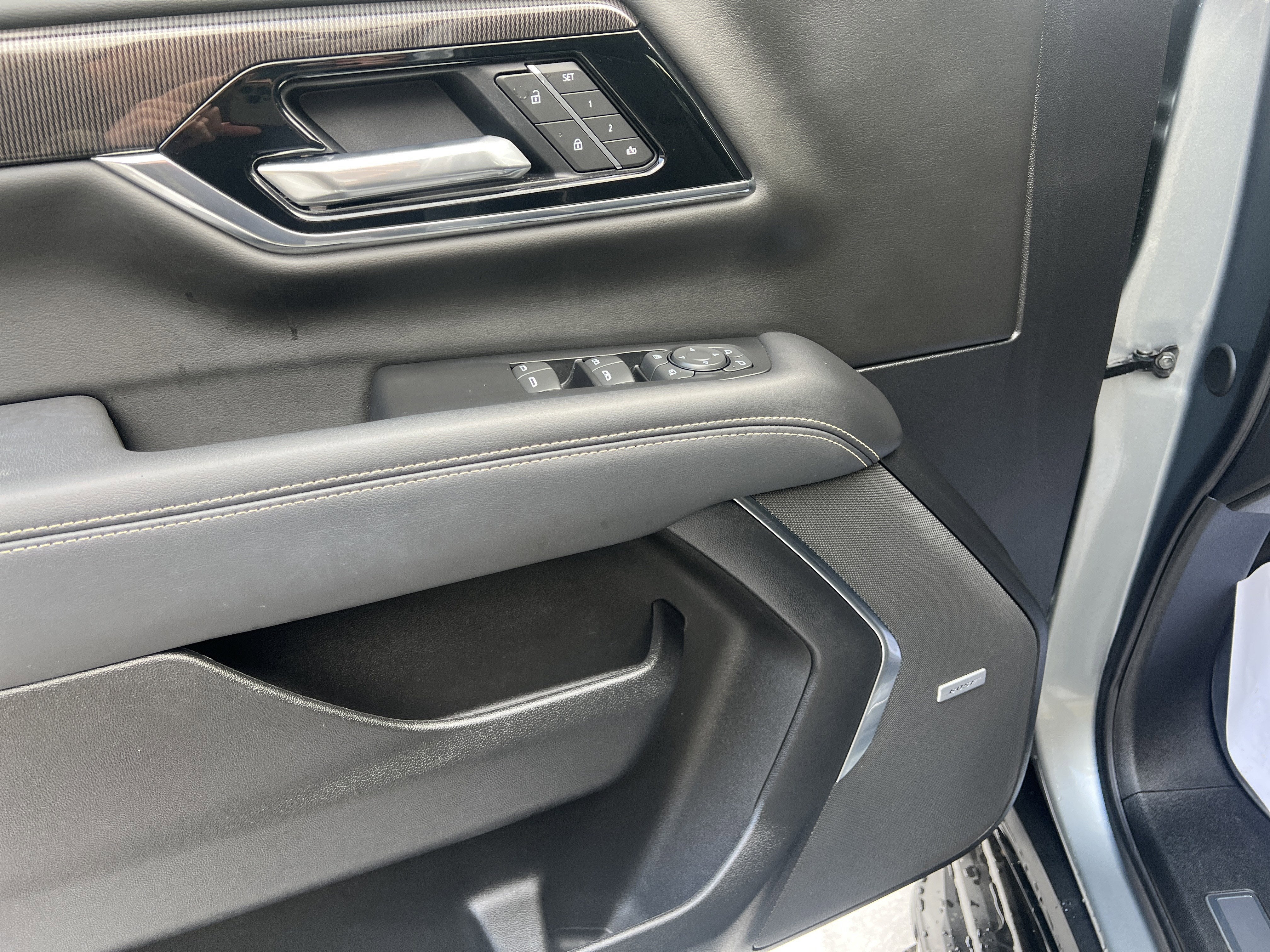 2025 GMC Yukon Elevation