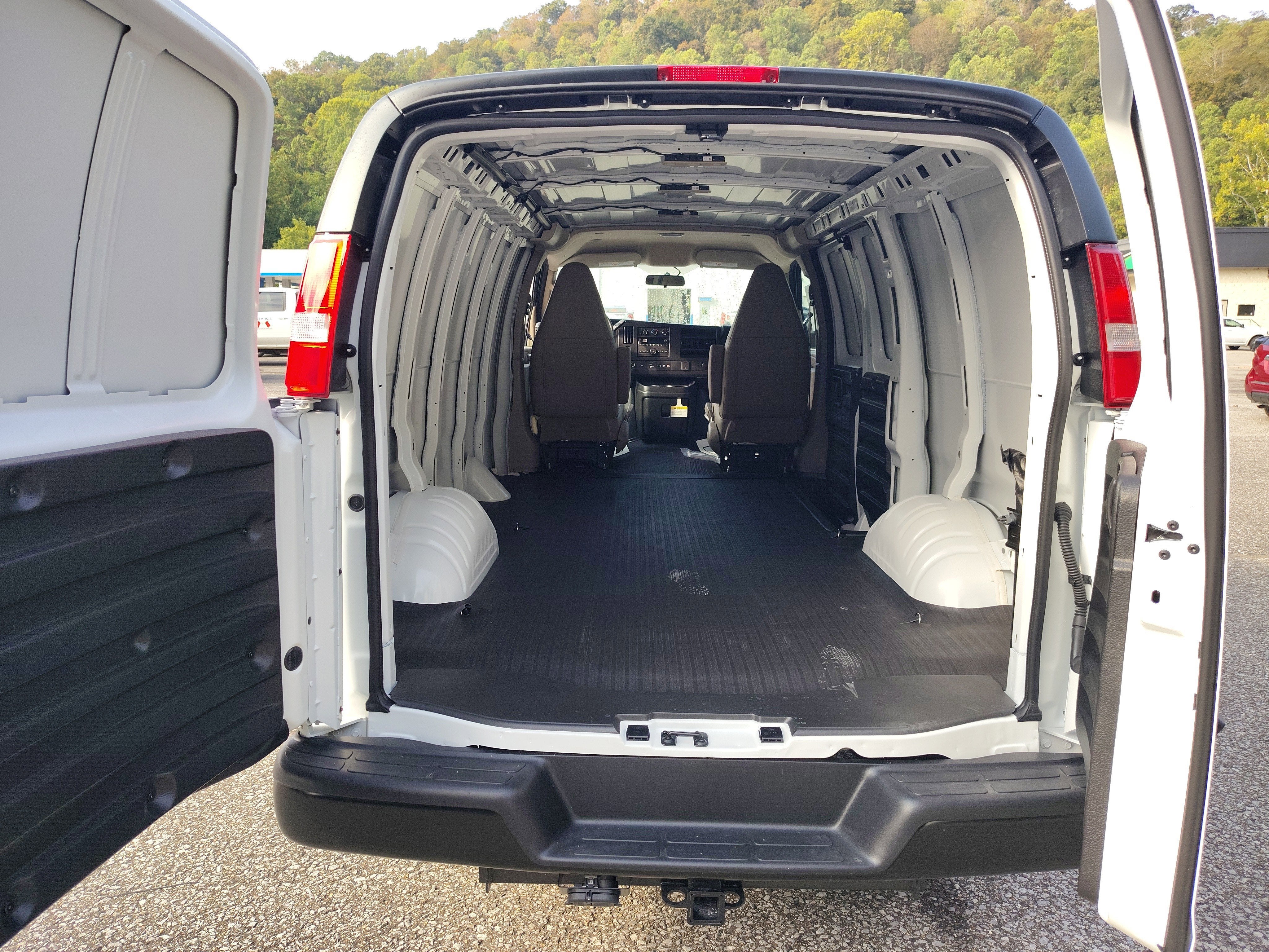 2025 GMC Savana Cargo 3500 Work Van