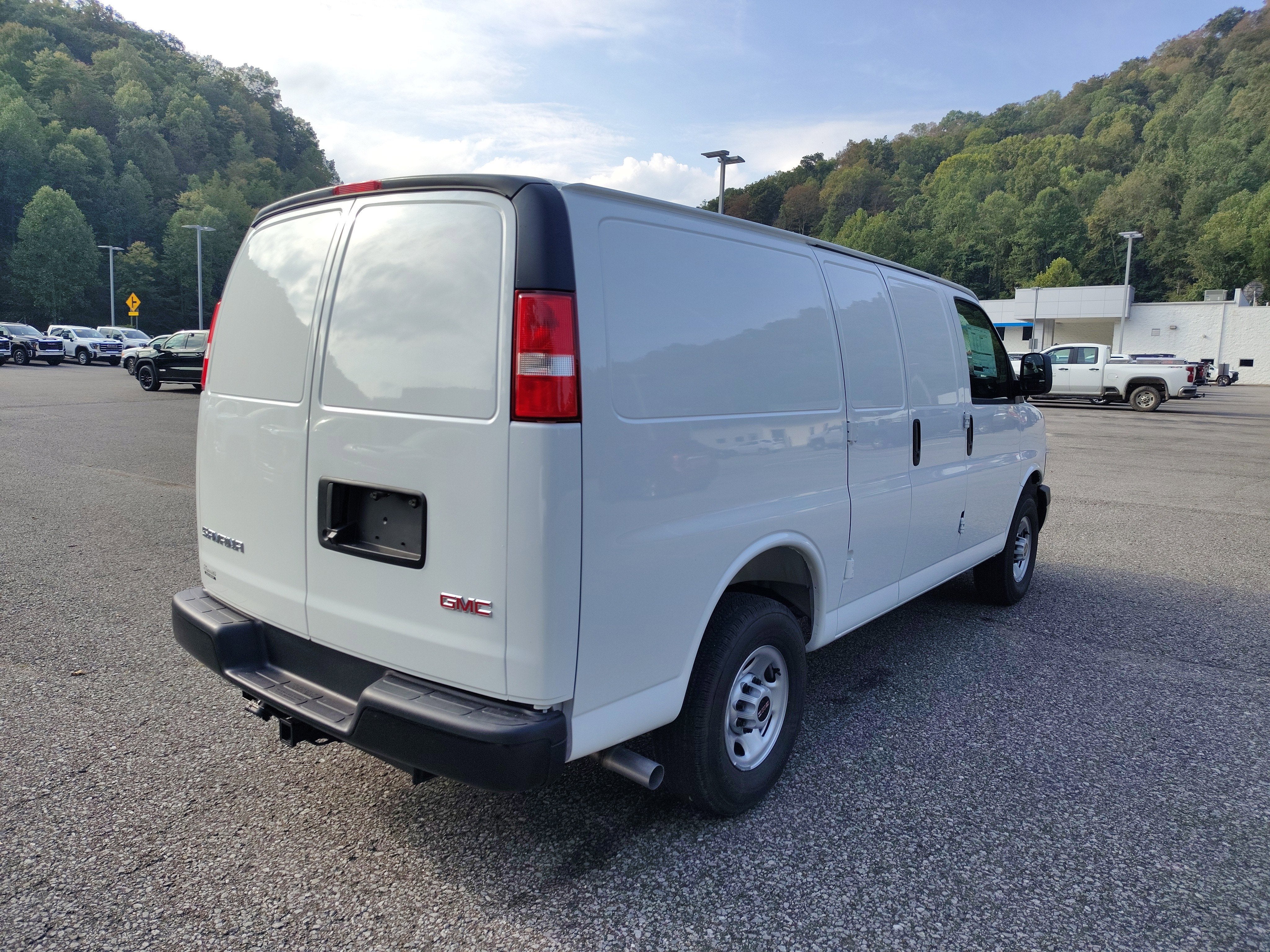 2025 GMC Savana Cargo 3500 Work Van