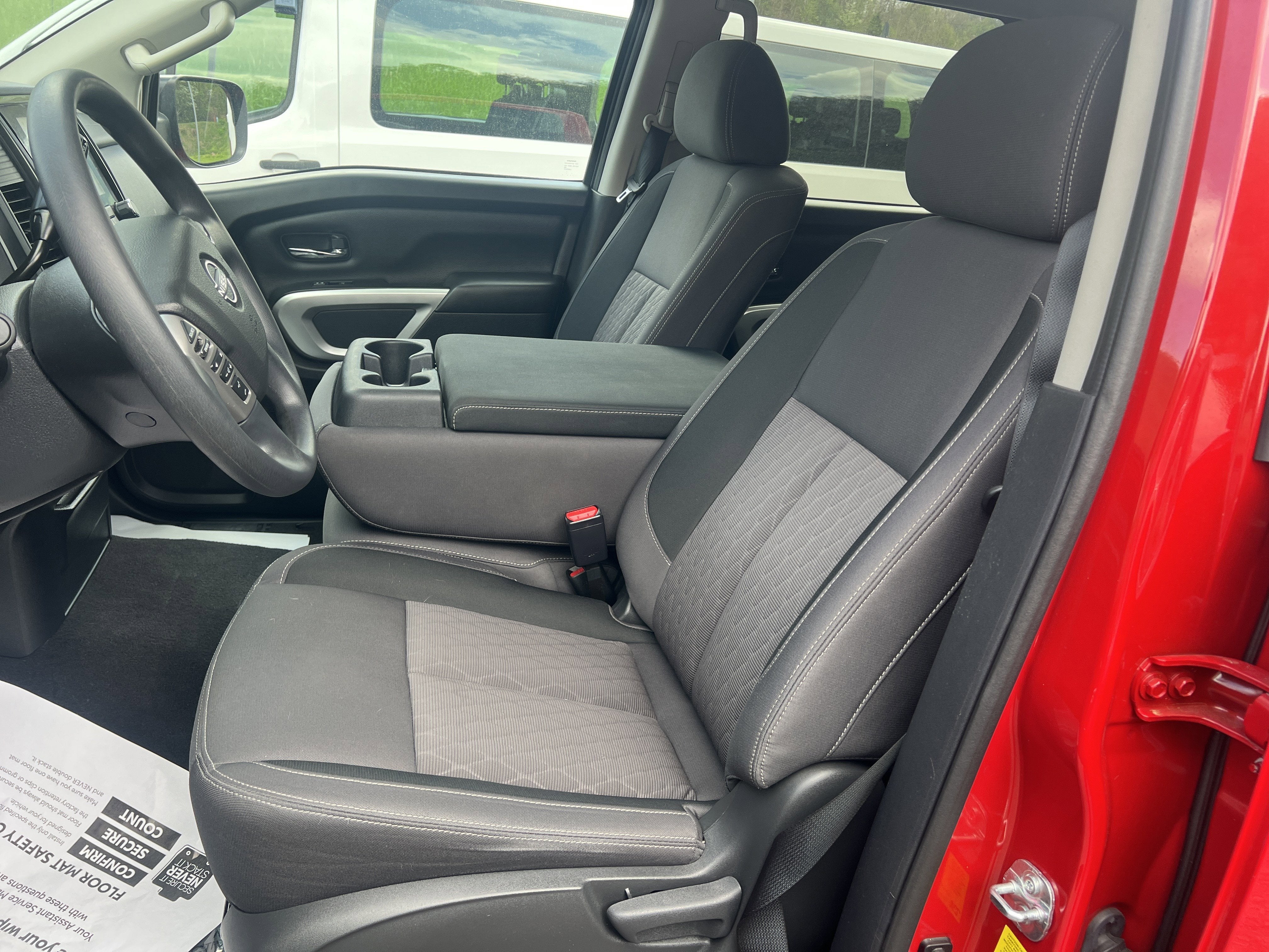 2024 Nissan Titan SV