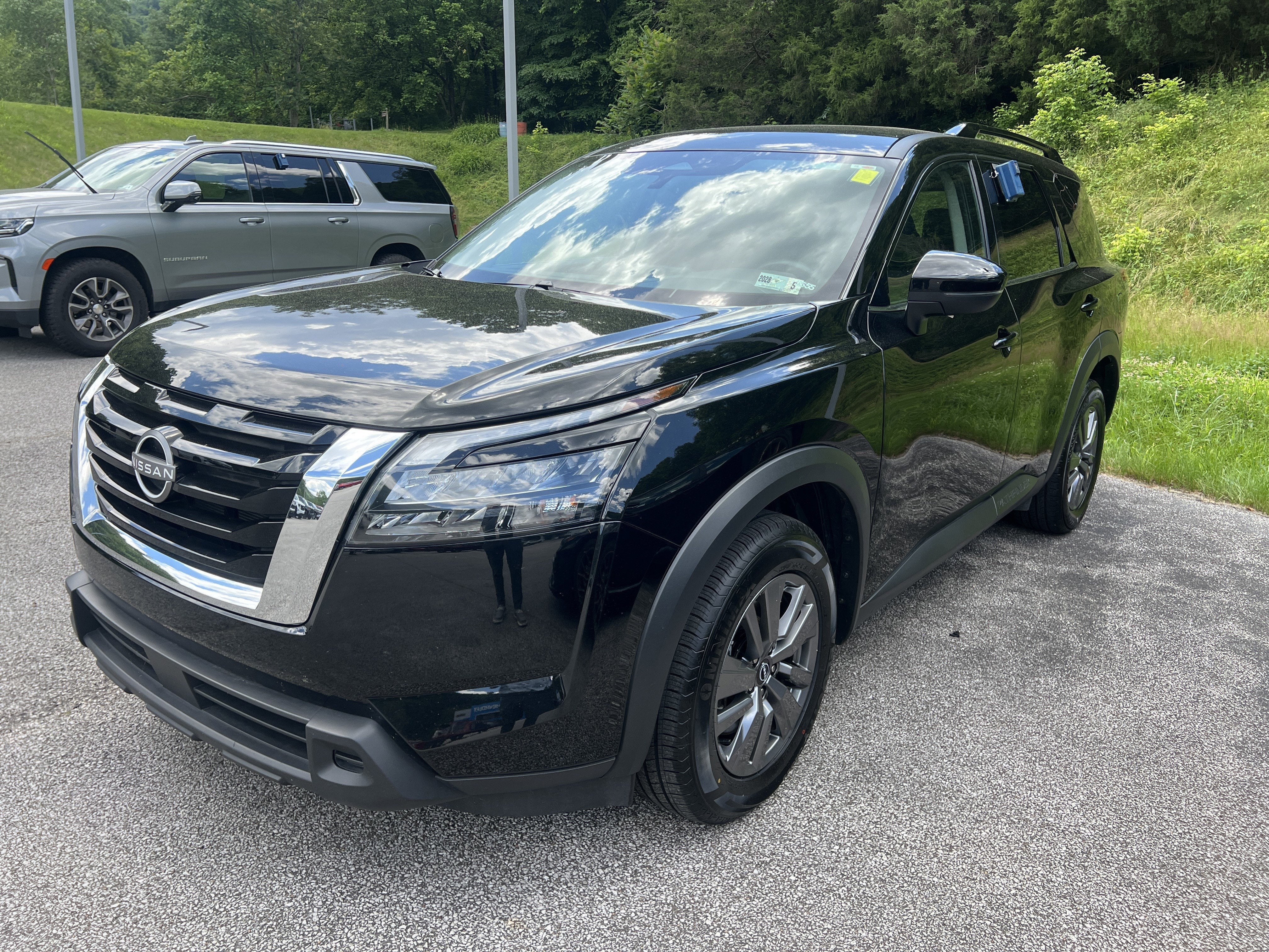 2025 Nissan Pathfinder SV