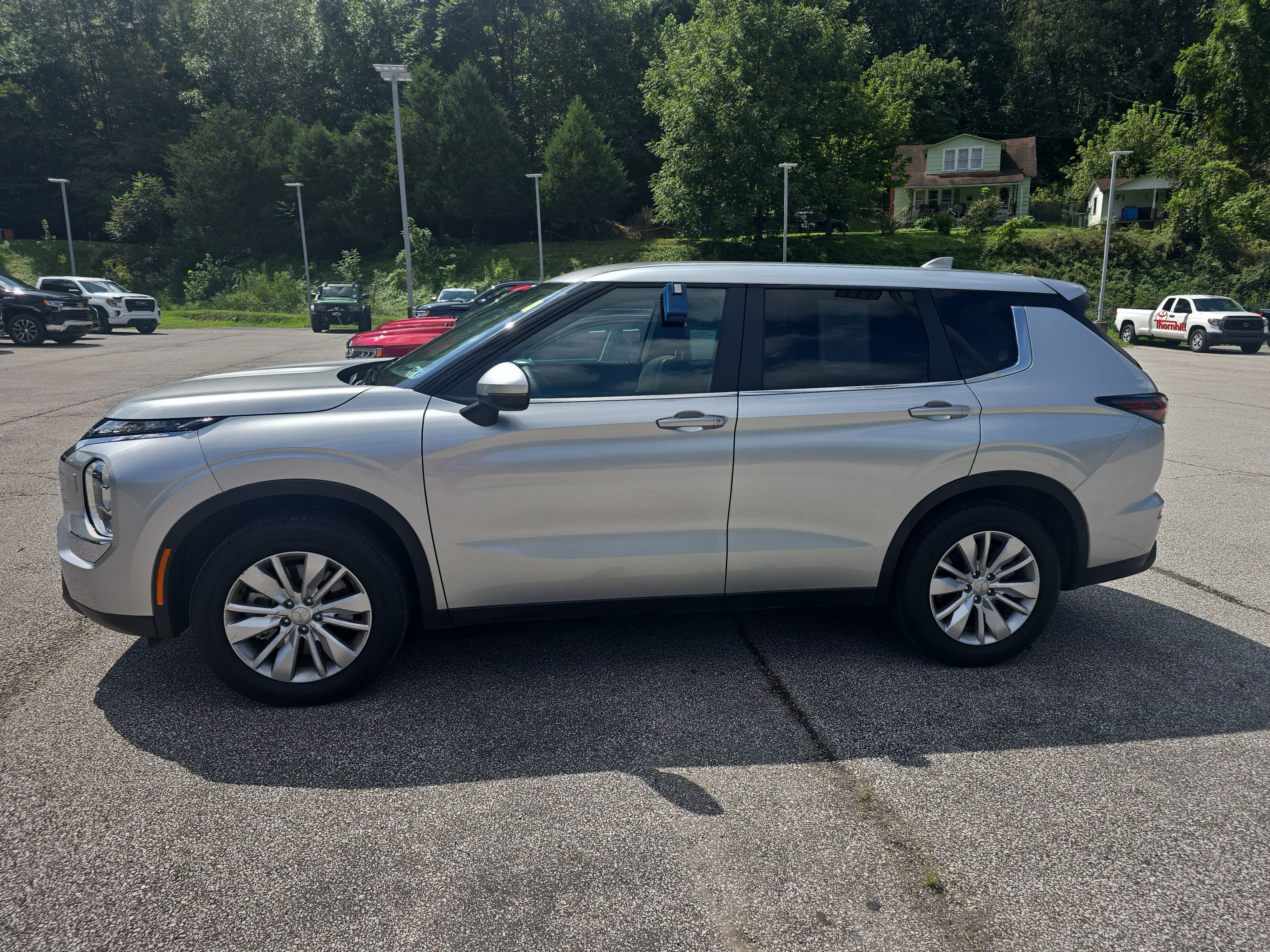 2025 Mitsubishi Outlander ES