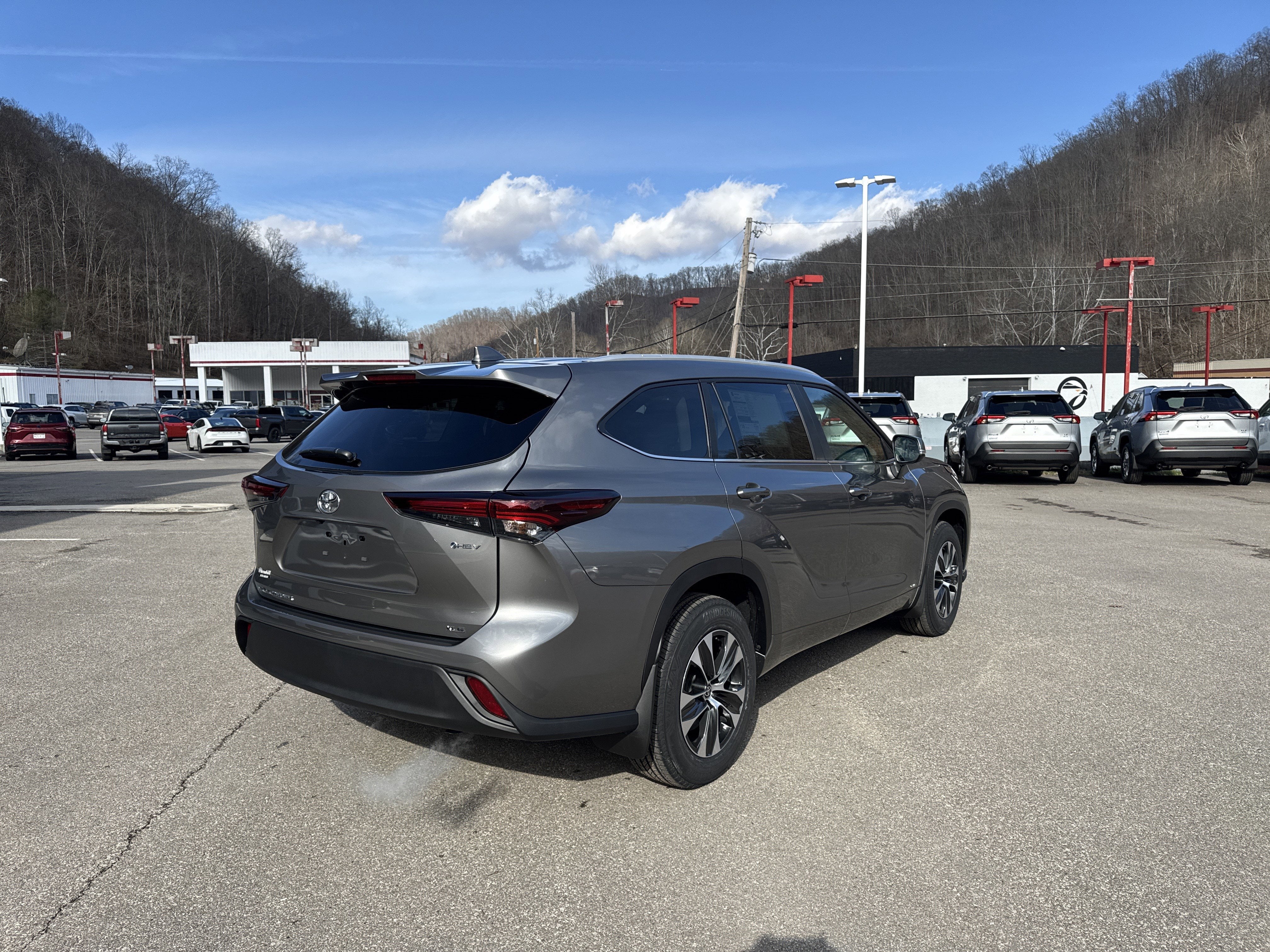 2026 Toyota Highlander Hybrid Hybrid XLE