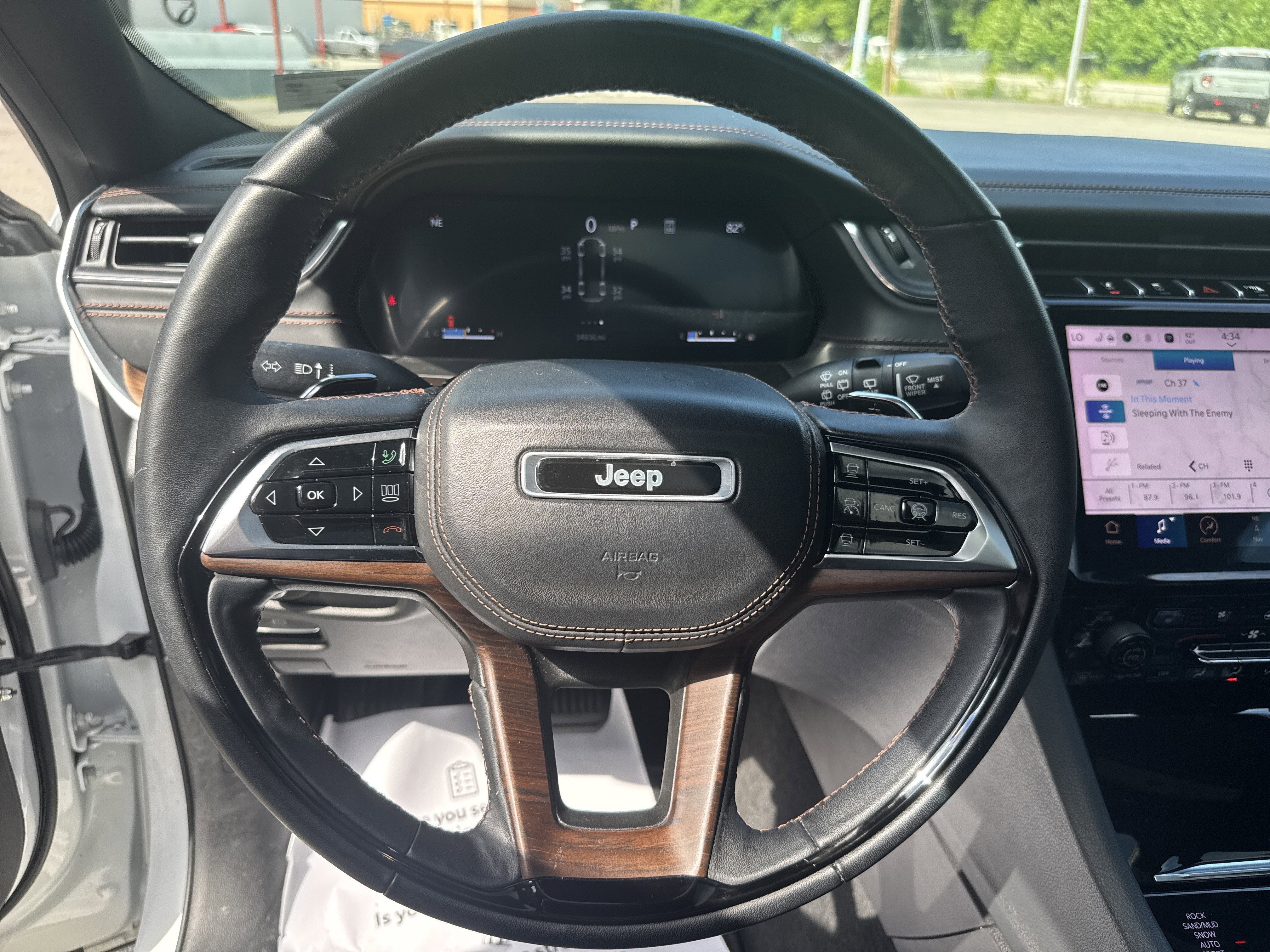 2022 Jeep Grand Cherokee Summit