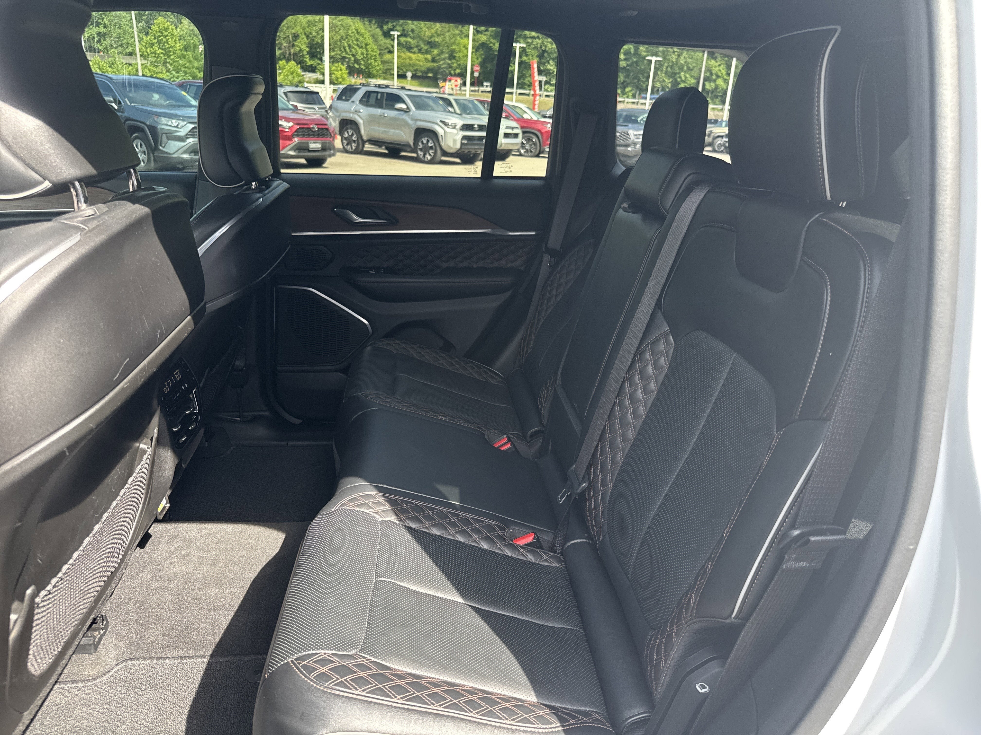 2022 Jeep Grand Cherokee Summit
