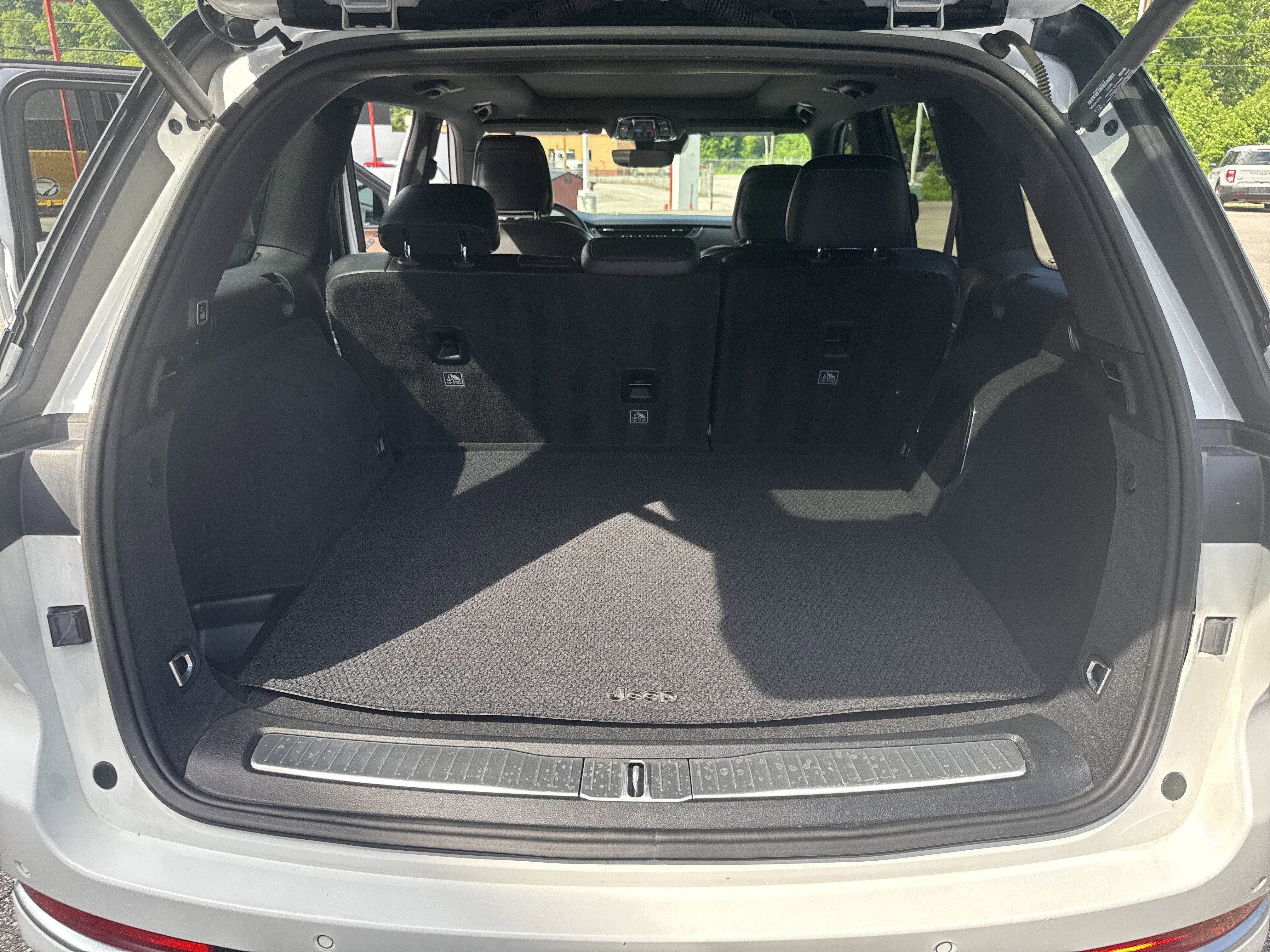 2022 Jeep Grand Cherokee Summit