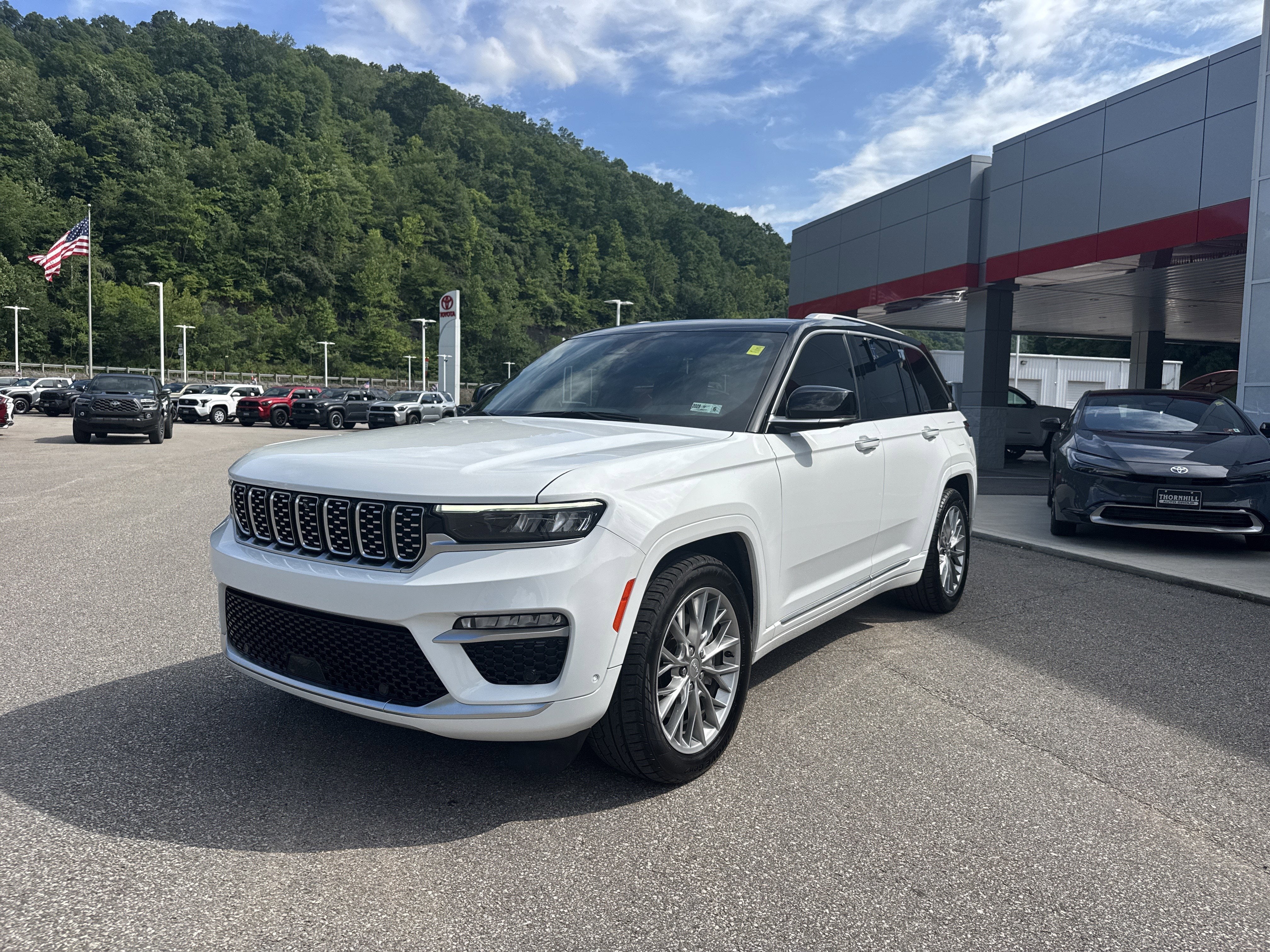 2022 Jeep Grand Cherokee Summit