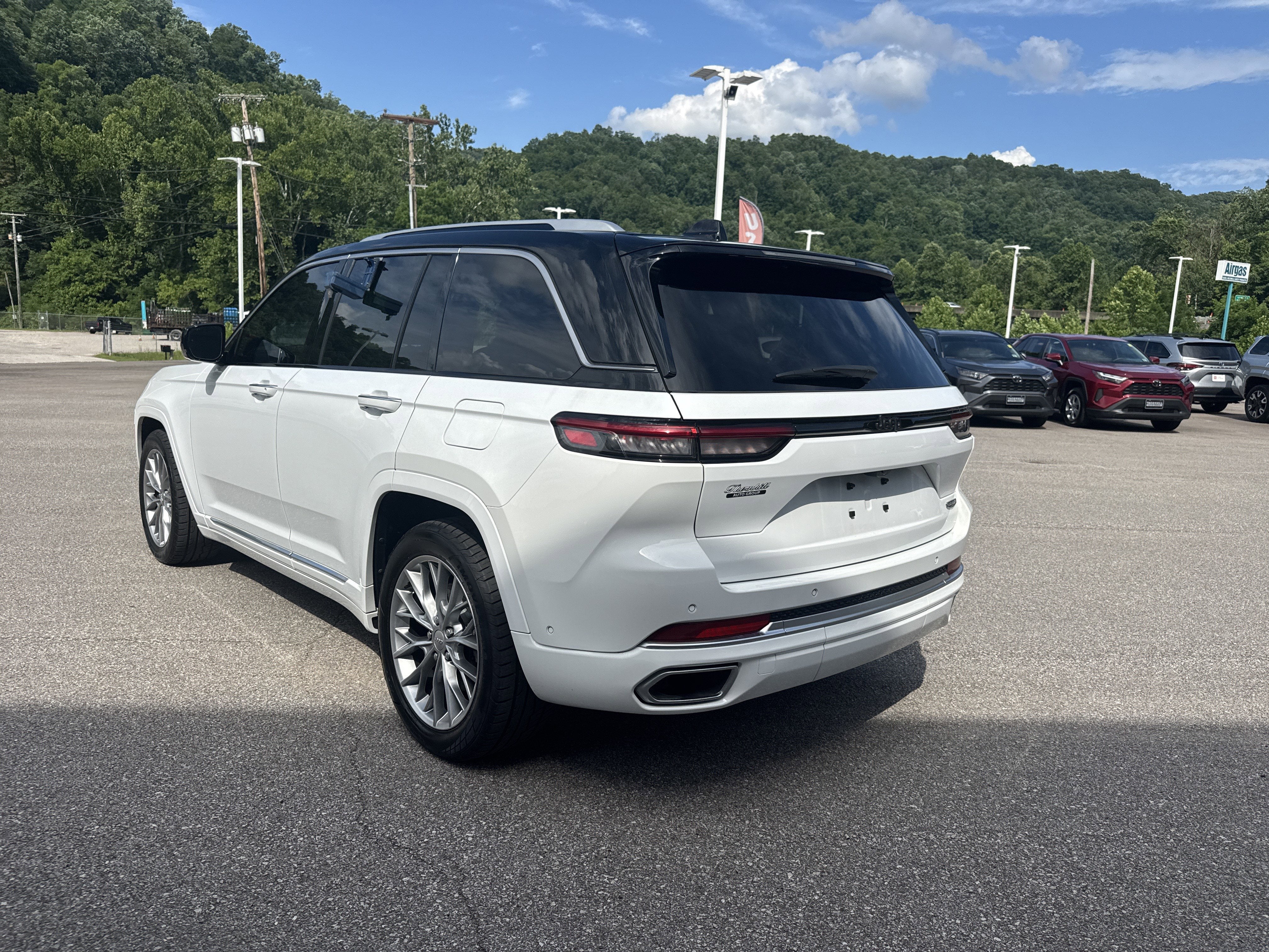 2022 Jeep Grand Cherokee Summit