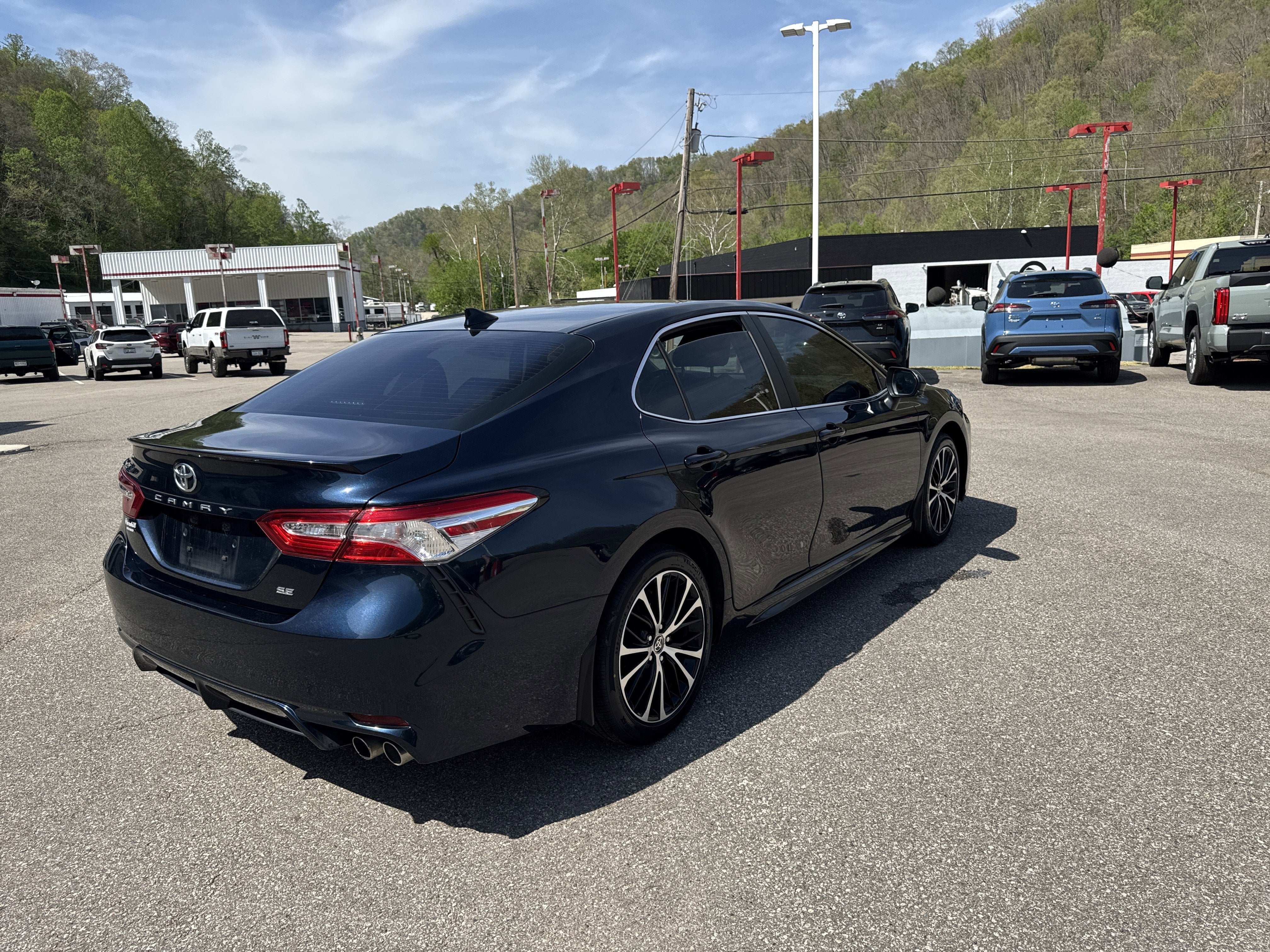 2020 Toyota Camry SE