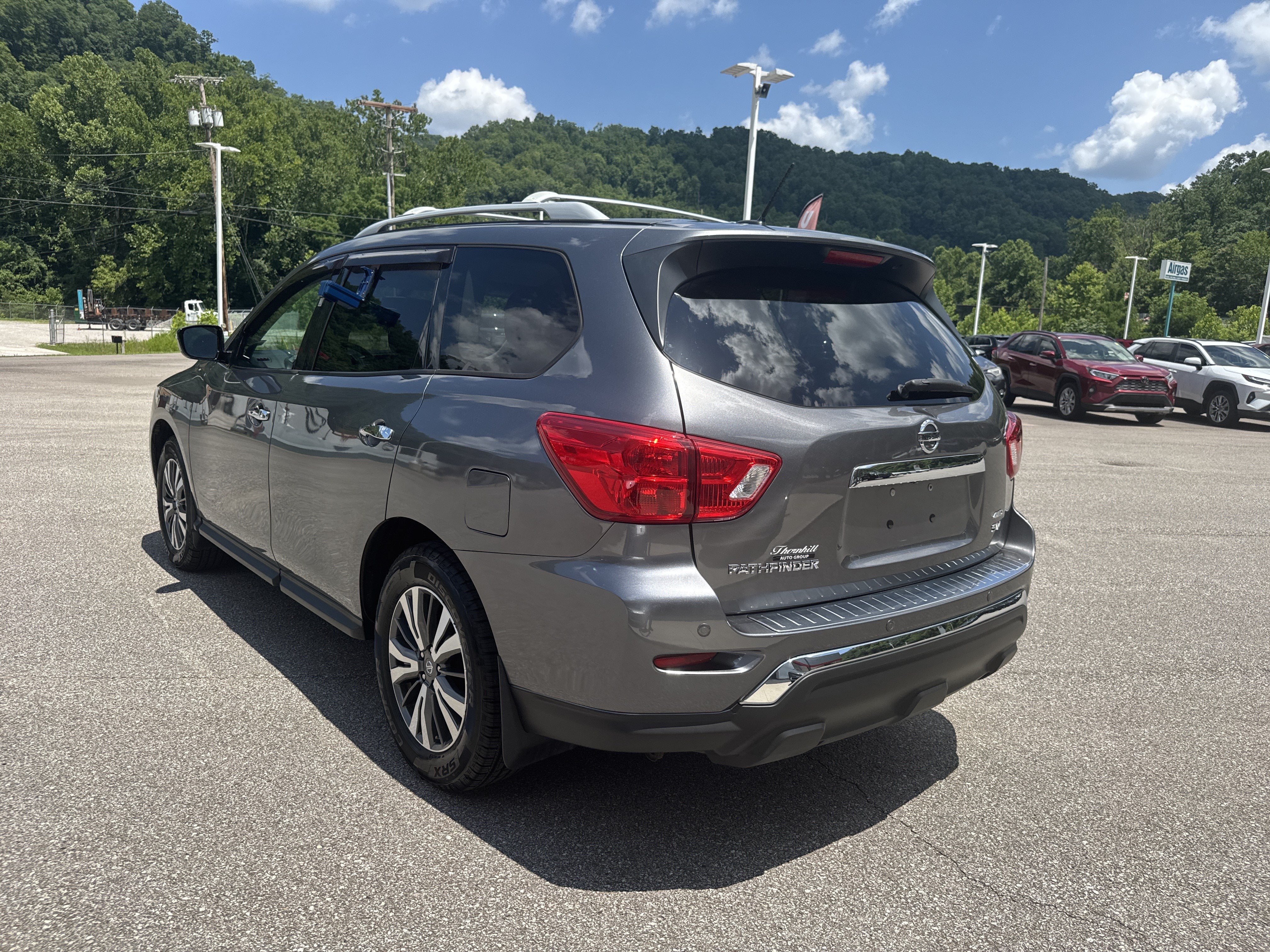 2017 Nissan Pathfinder SV