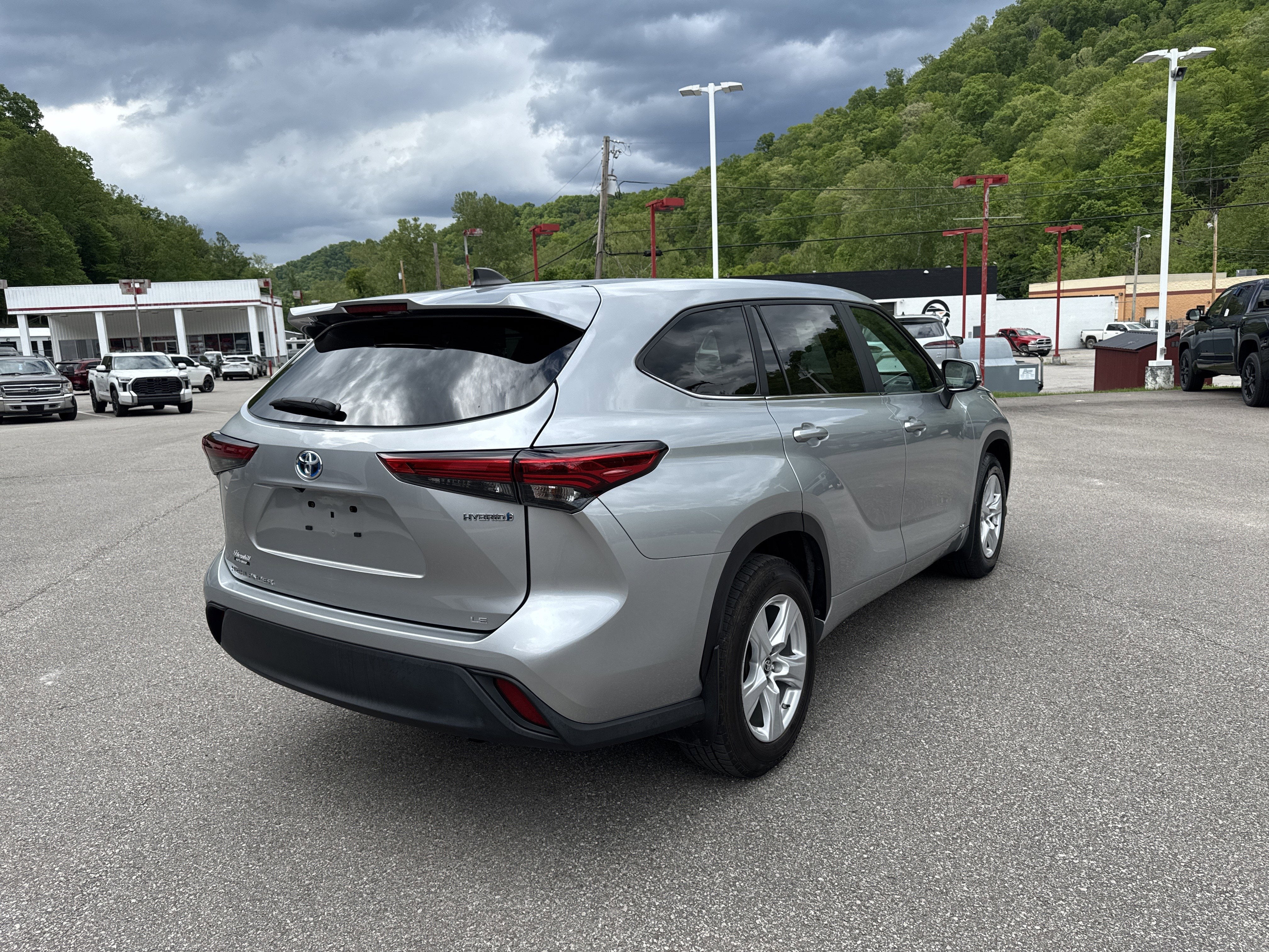 2023 Toyota Highlander Hybrid LE