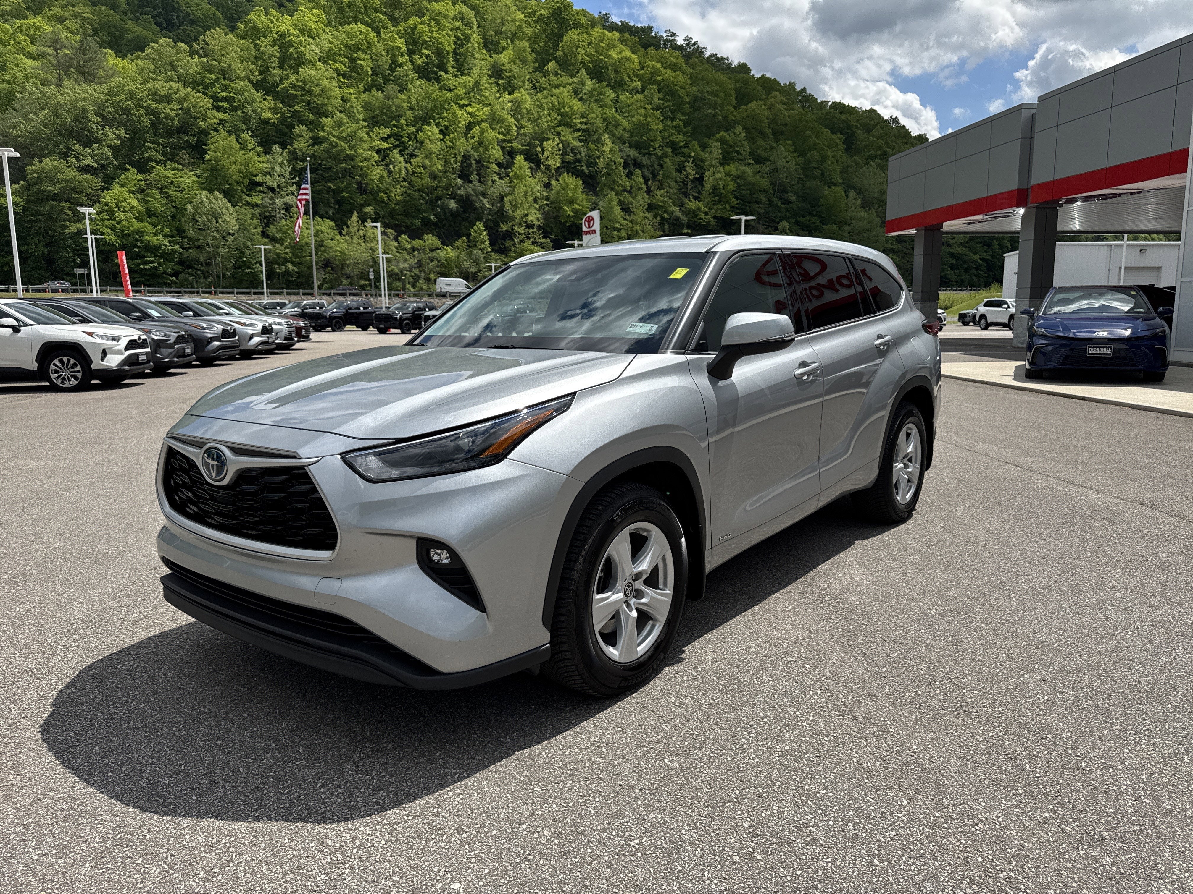 2022 Toyota Highlander Hybrid LE