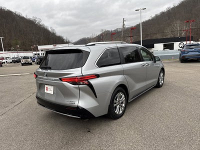 2022 Toyota Sienna Platinum