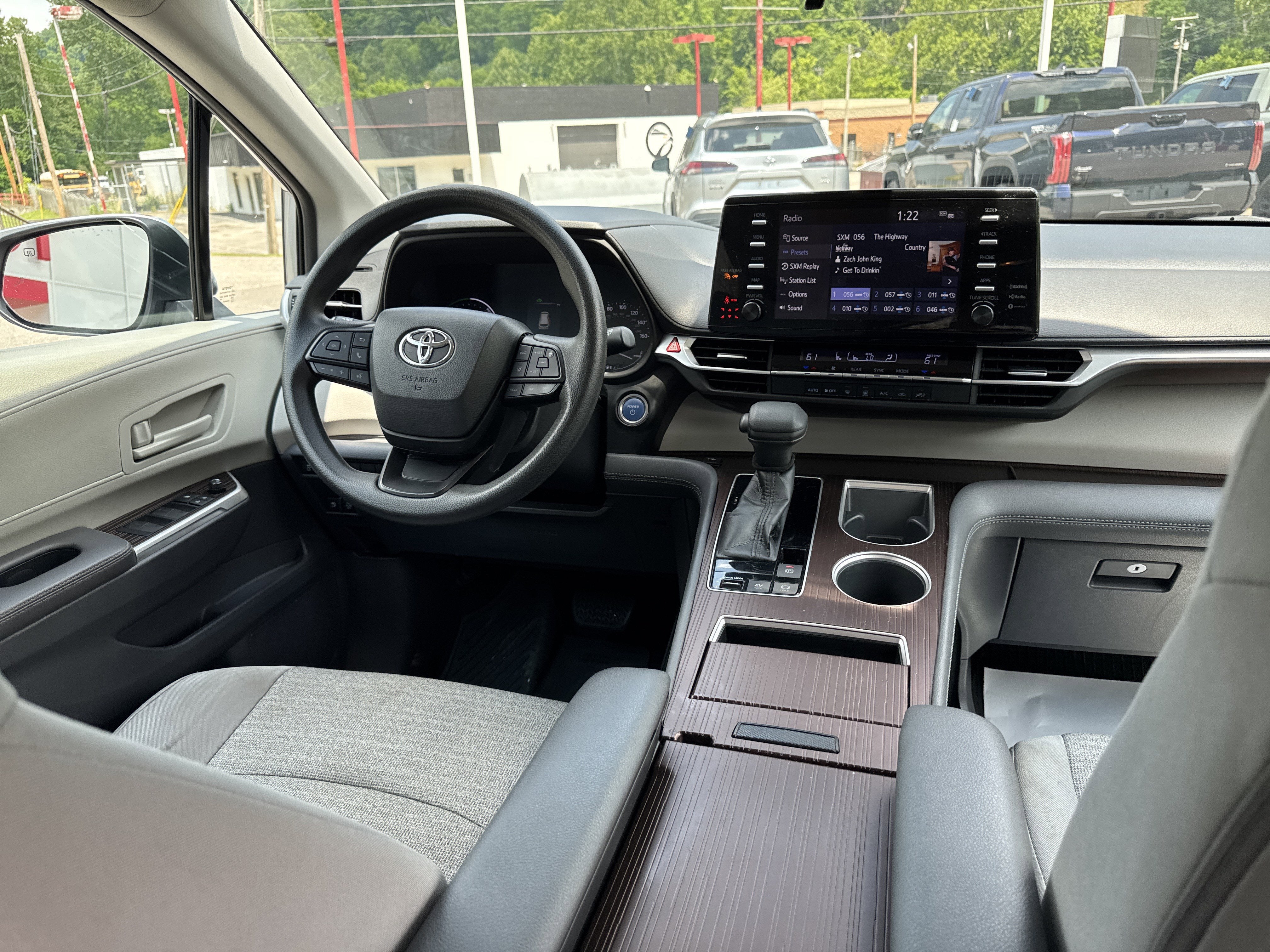 2022 Toyota Sienna LE