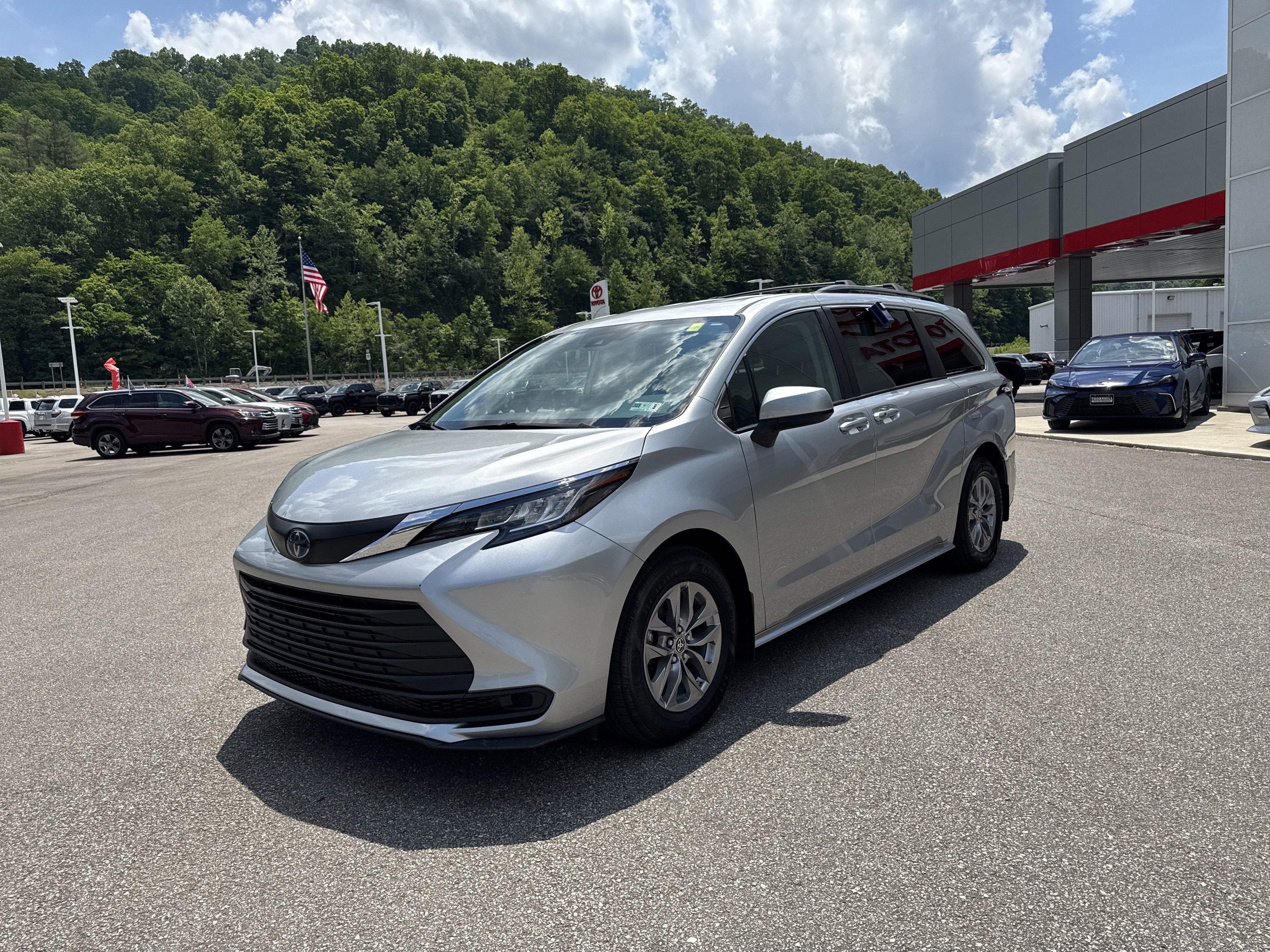 2022 Toyota Sienna LE