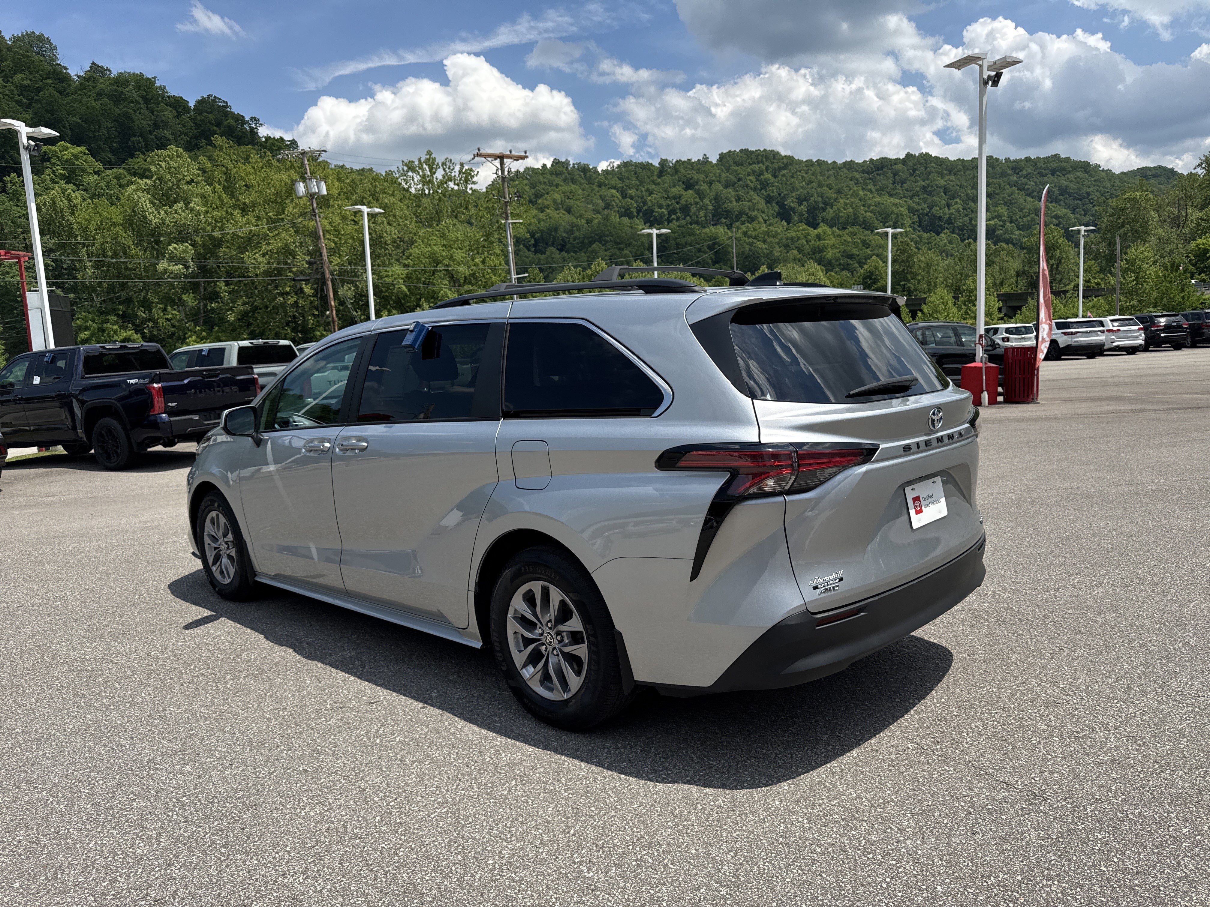 2022 Toyota Sienna LE
