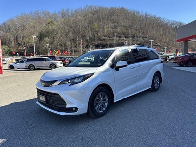 2025 Toyota Sienna XLE
