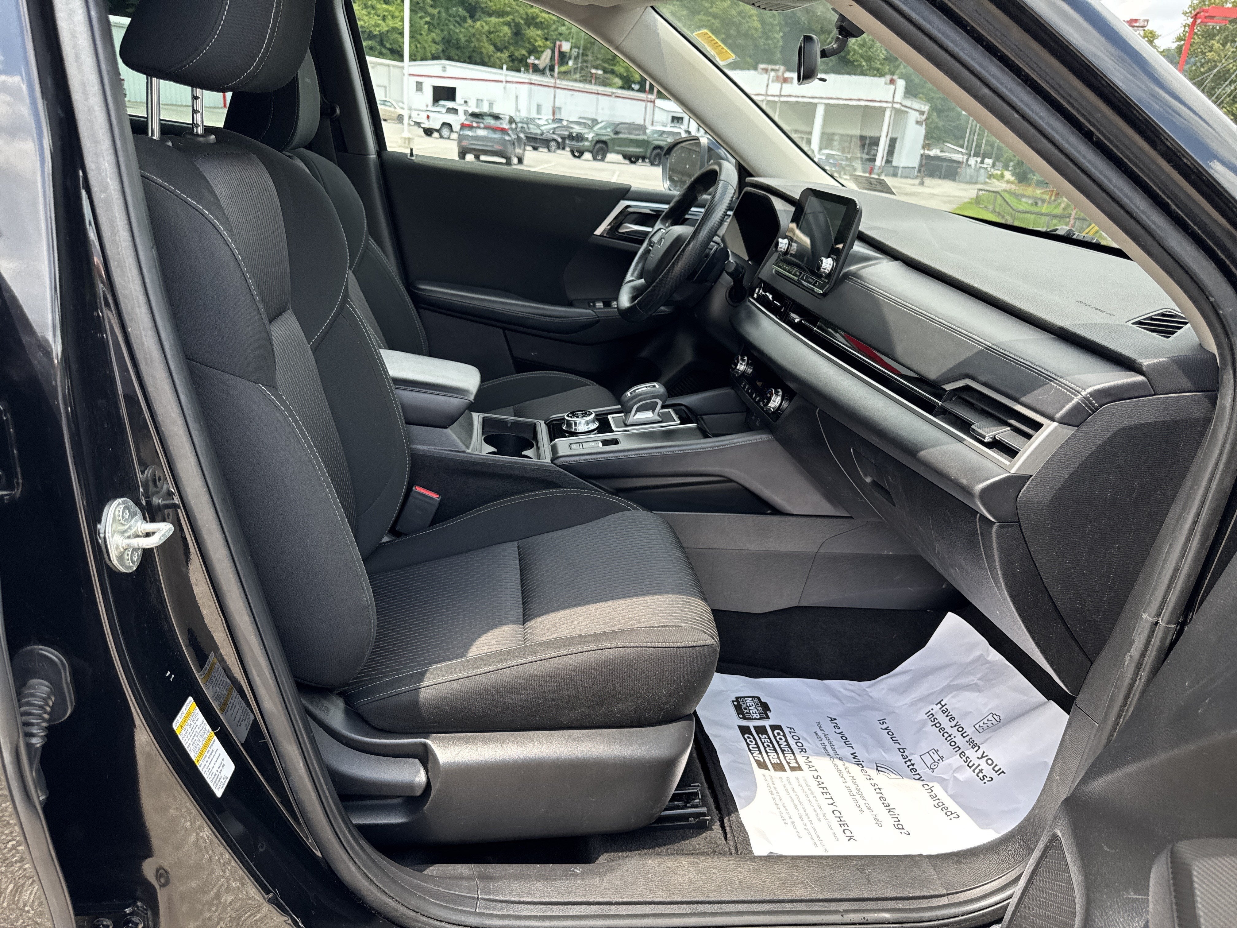 2023 Mitsubishi Outlander ES
