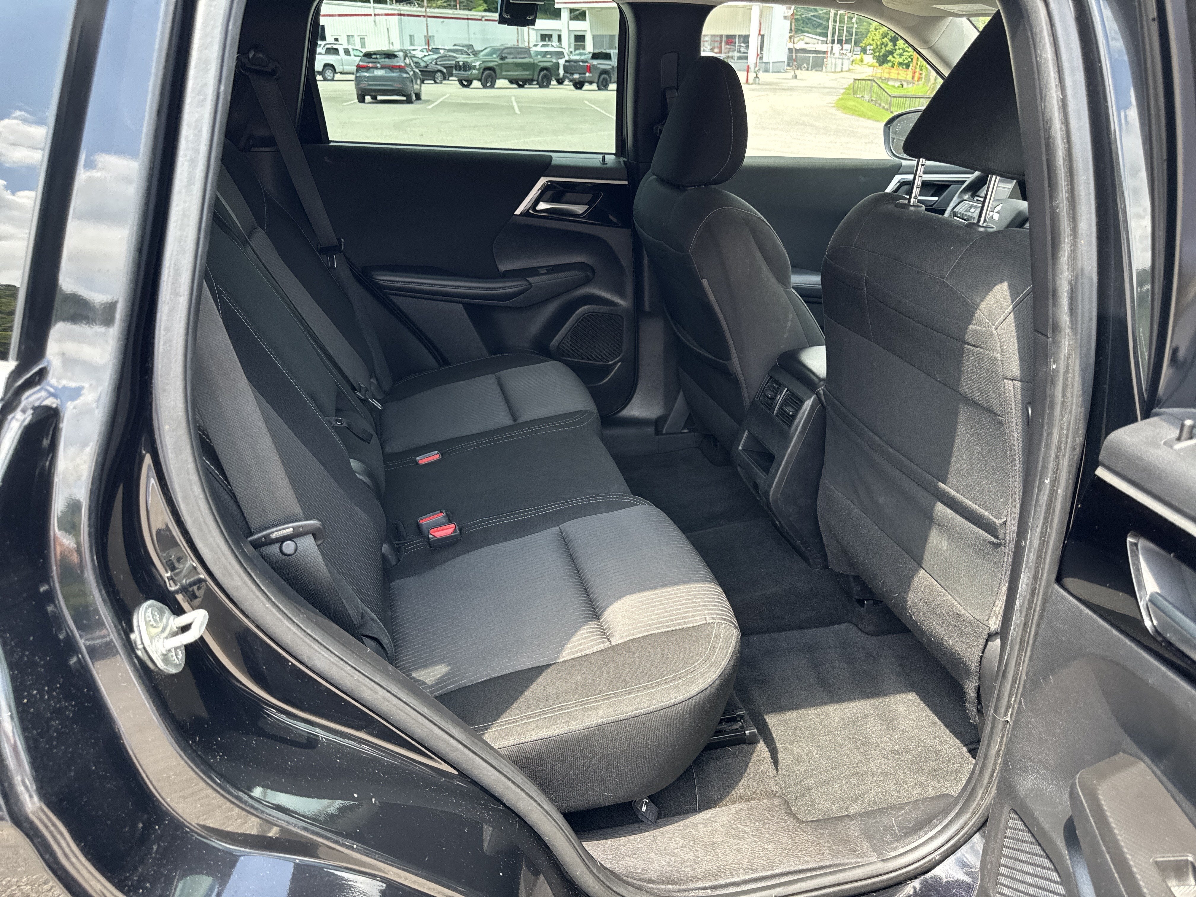 2023 Mitsubishi Outlander ES