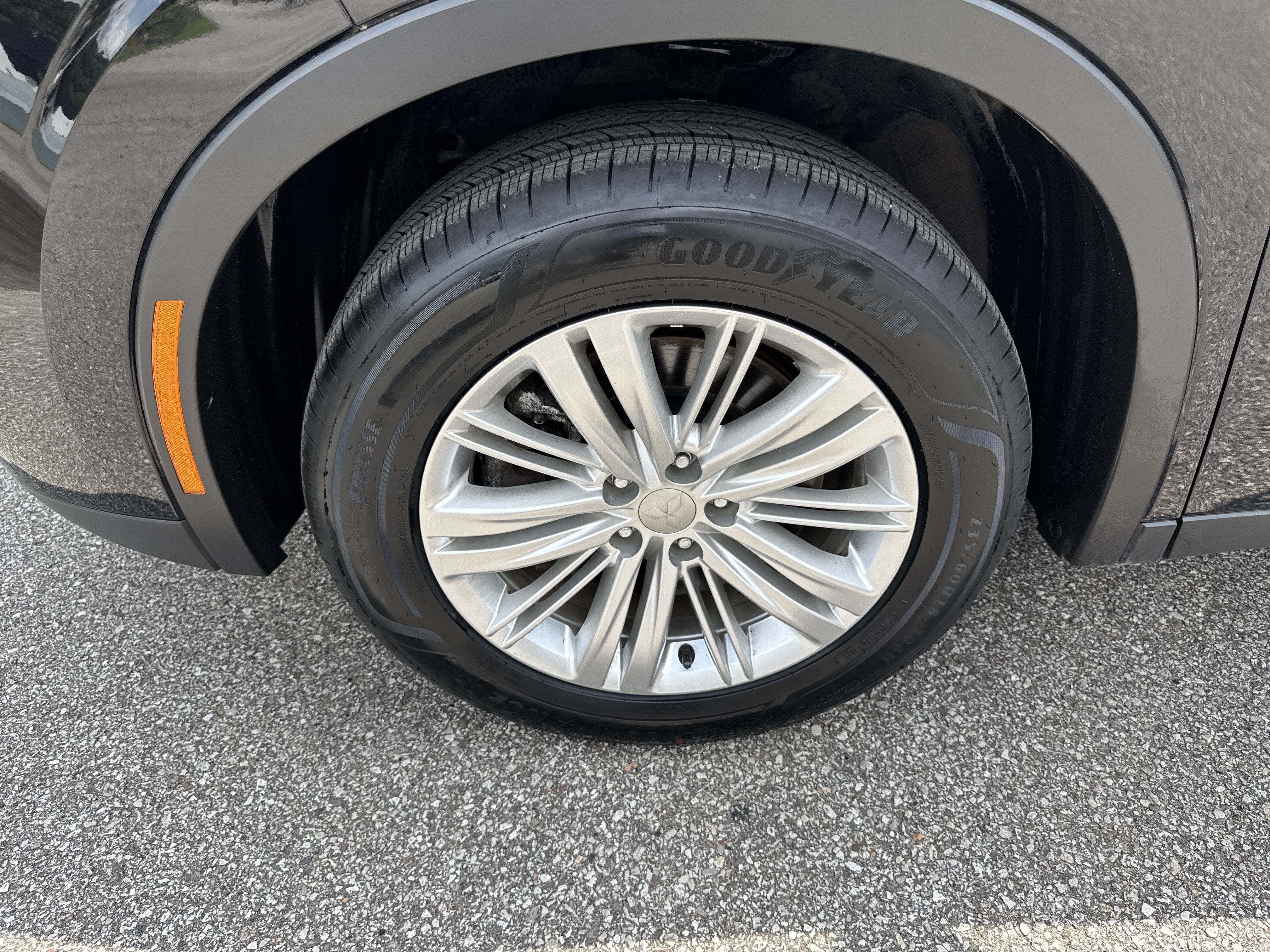 2023 Mitsubishi Outlander ES