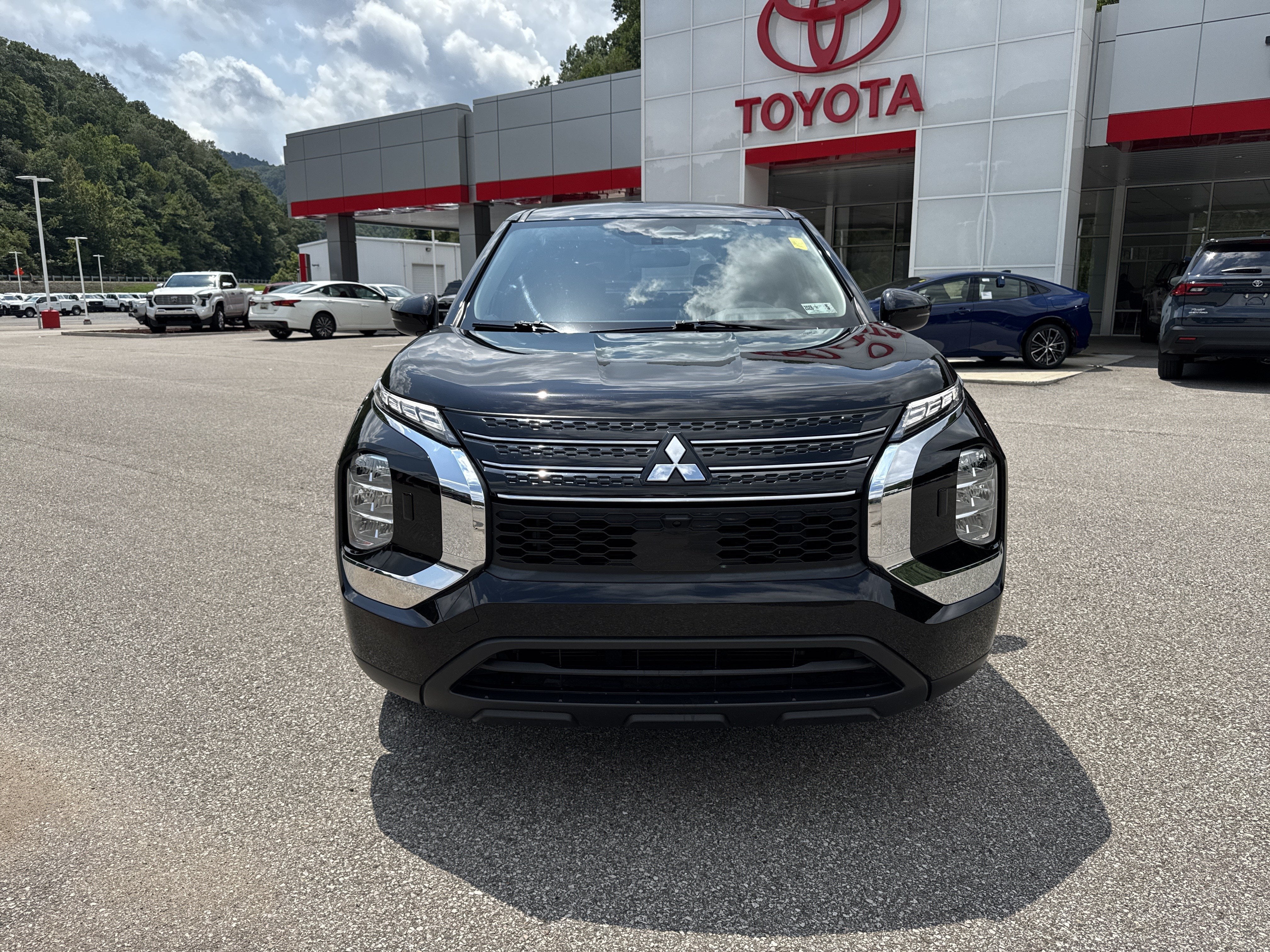 2023 Mitsubishi Outlander ES