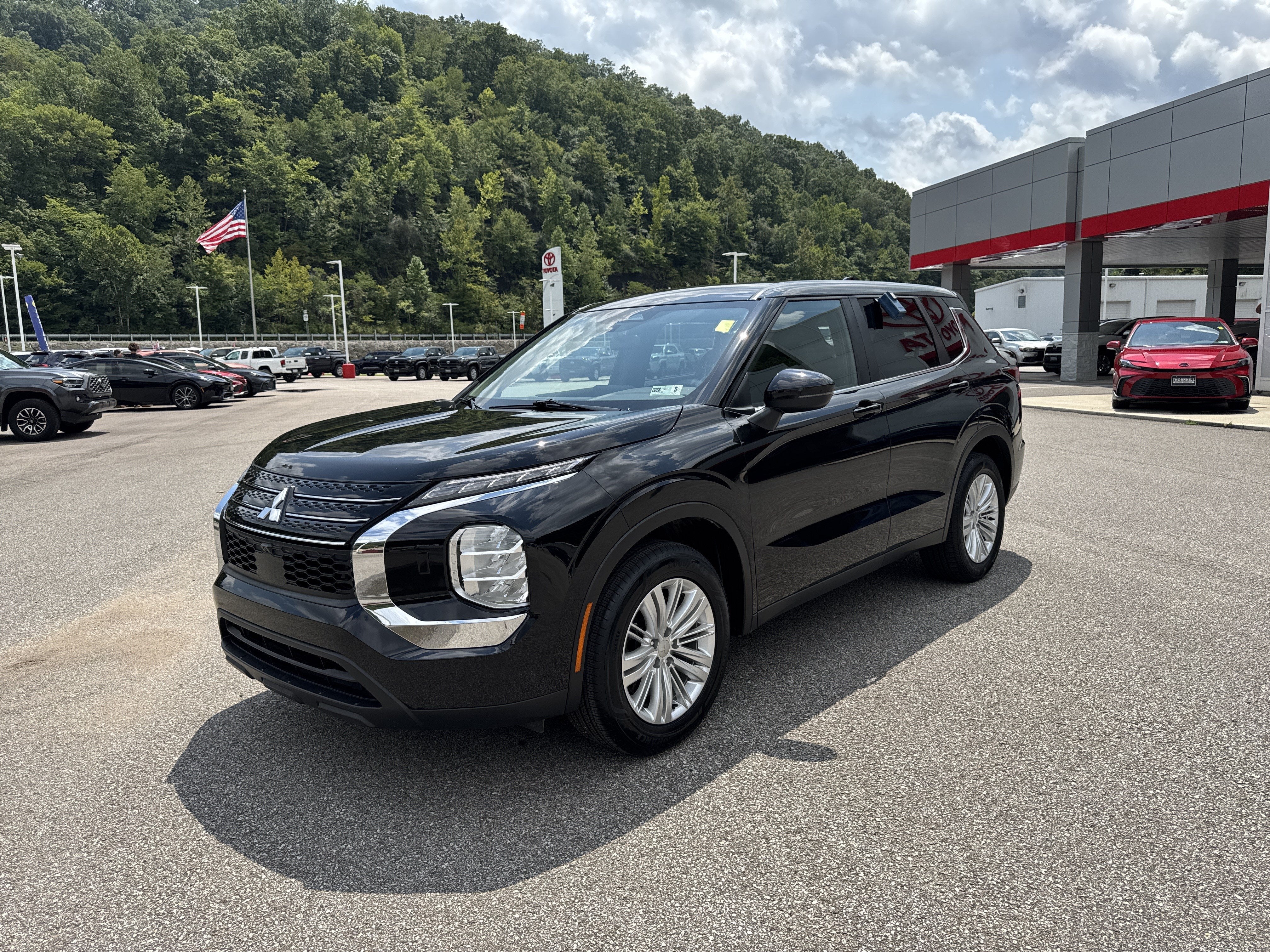 2023 Mitsubishi Outlander ES