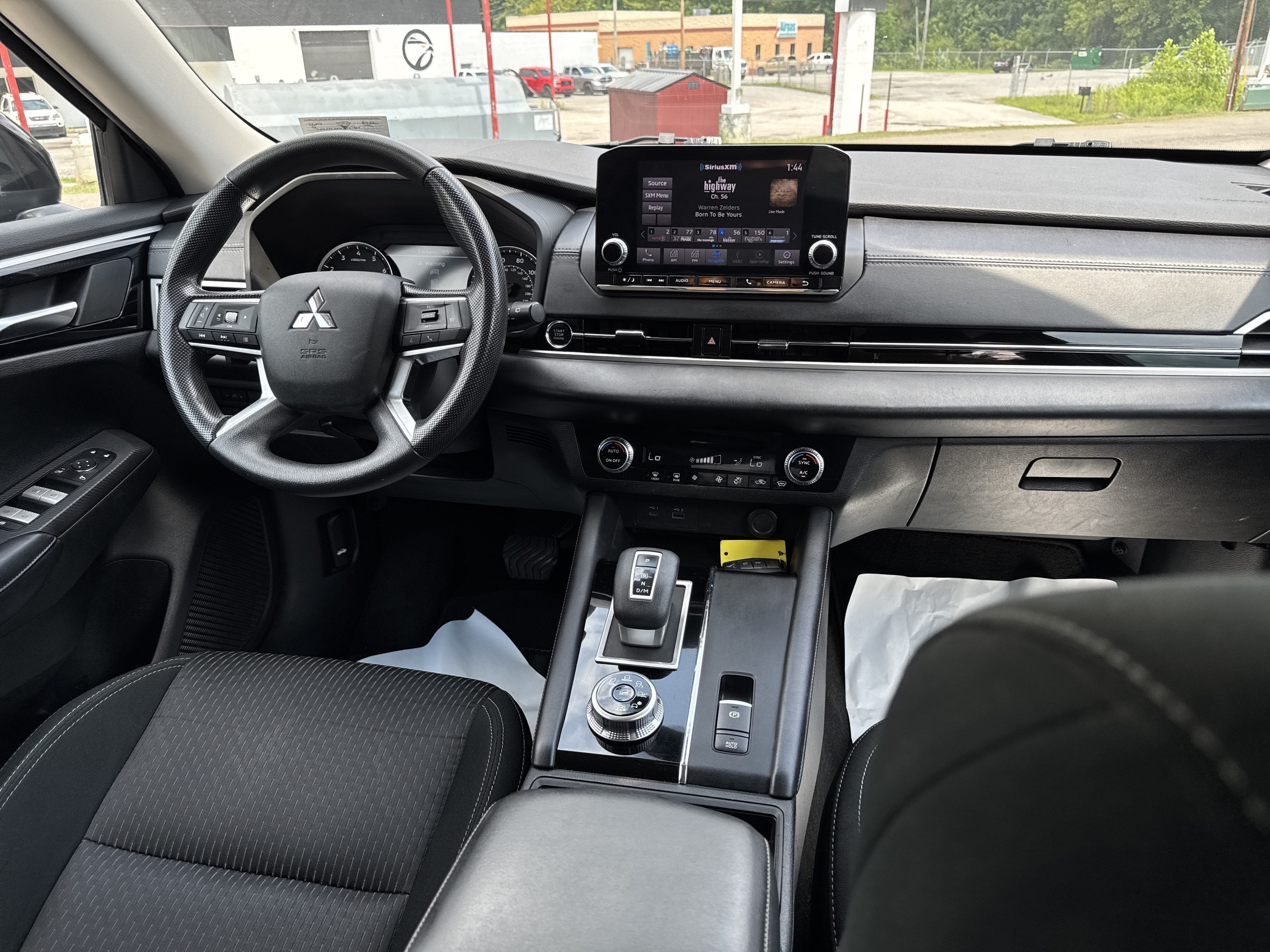 2023 Mitsubishi Outlander ES