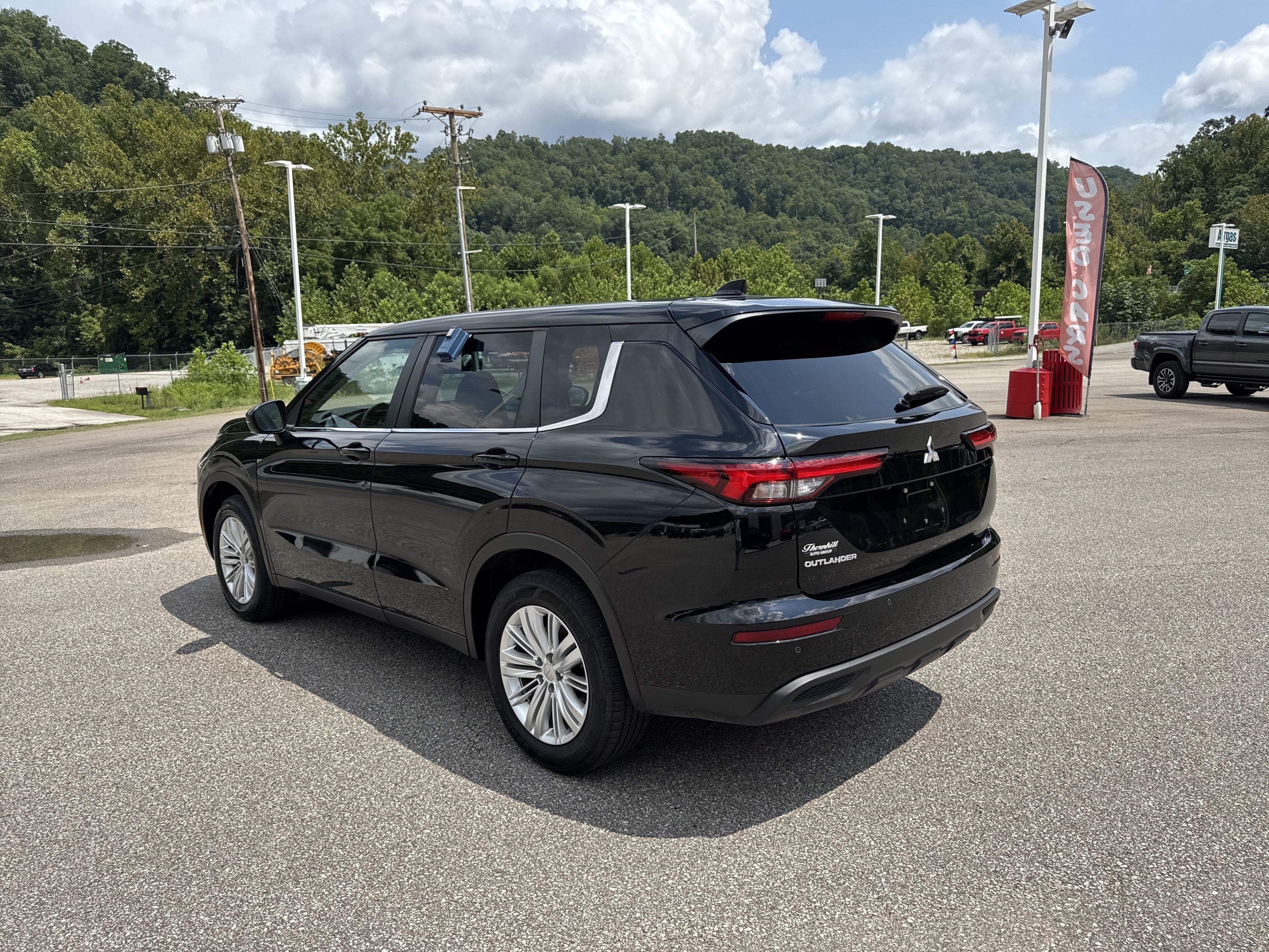 2023 Mitsubishi Outlander ES