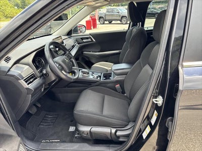 2023 Mitsubishi Outlander ES