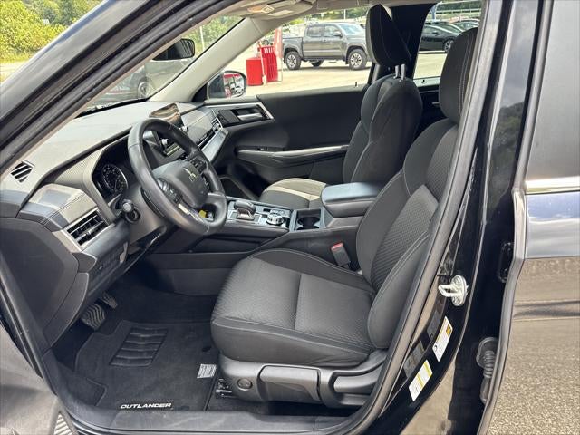 2023 Mitsubishi Outlander ES