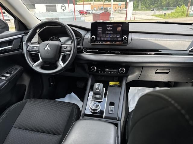 2023 Mitsubishi Outlander ES