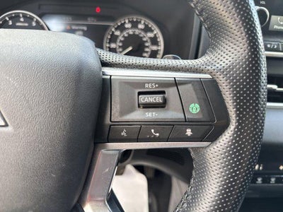 2023 Mitsubishi Outlander SE