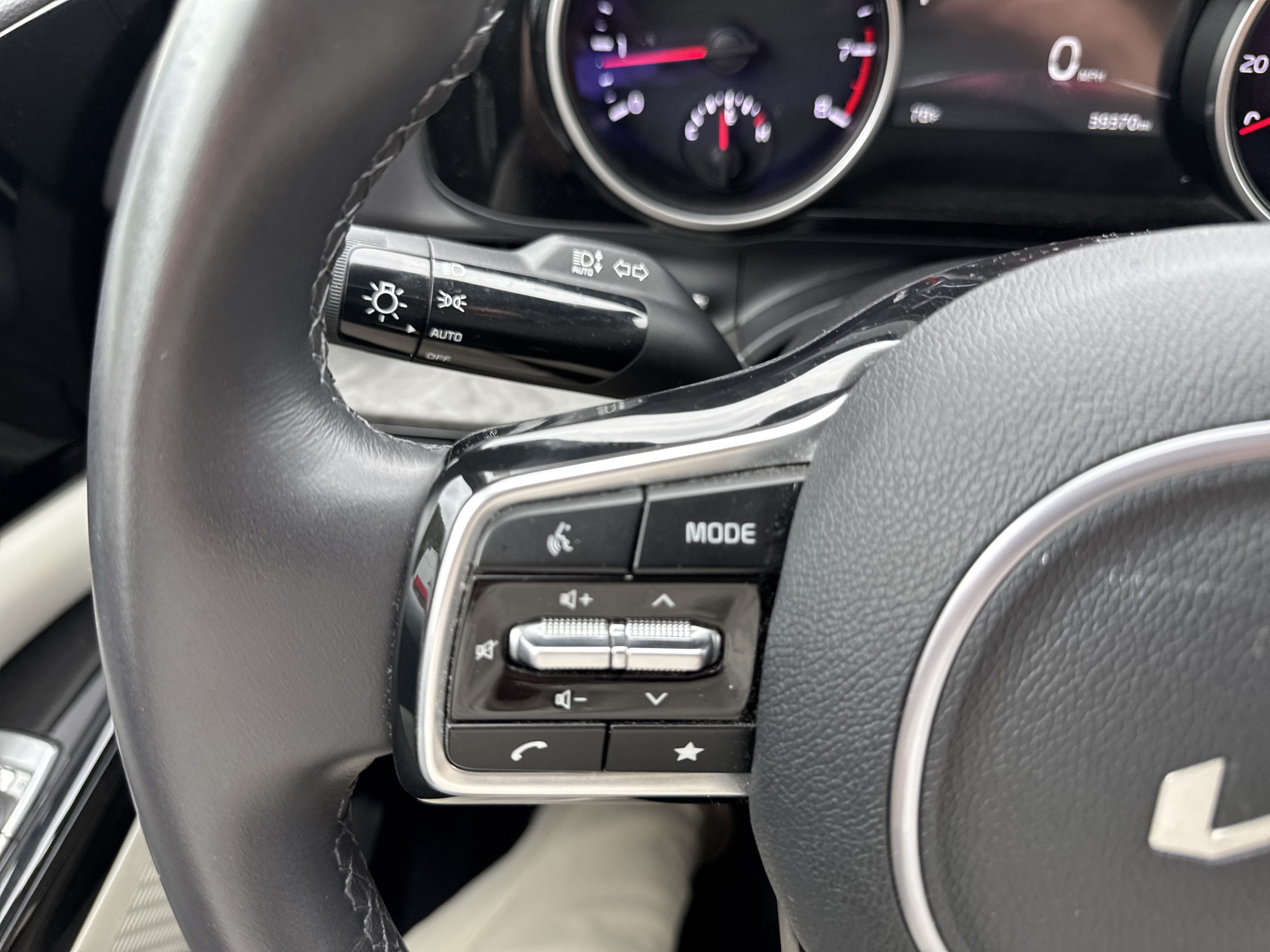 2024 Kia Carnival EX