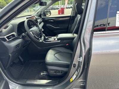 2026 Toyota Highlander Platinum