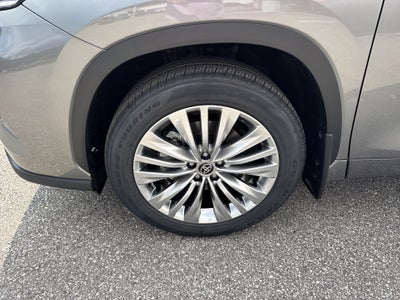 2026 Toyota Highlander Platinum