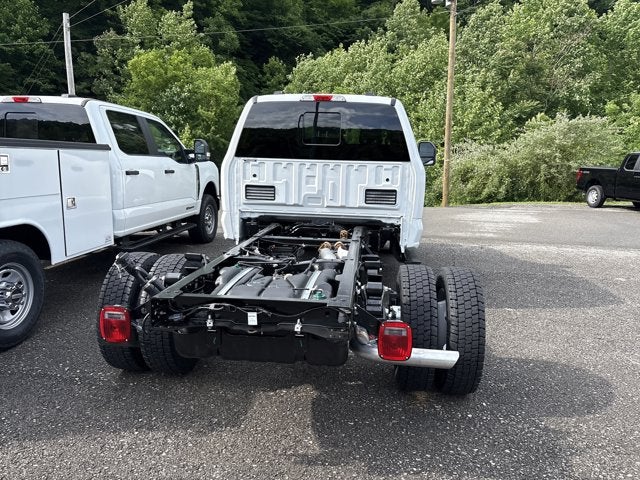 2026 Ford Super Duty F-450 DRW "XL 4WD CREW CAB 179"" WB 6"