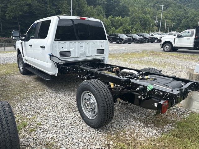 2027 Ford Super Duty F-350 SRW "XL 4WD CREW CAB 179"" WB 6"