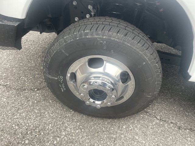 2025 Ford Super Duty F-350 DRW "XL 4WD CREW CAB 179"" WB 6"