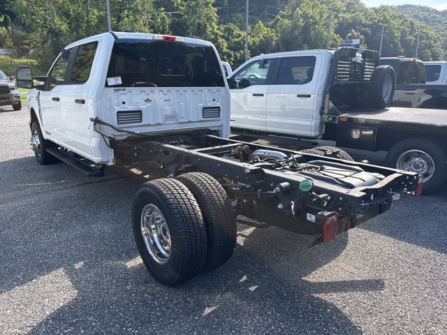 2026 Ford Super Duty F-350 DRW "XL 4WD CREW CAB 179"" WB 6"