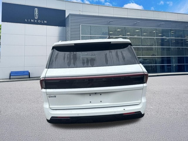 2027 Lincoln Navigator L Reserve