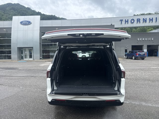 2027 Lincoln Navigator L Reserve