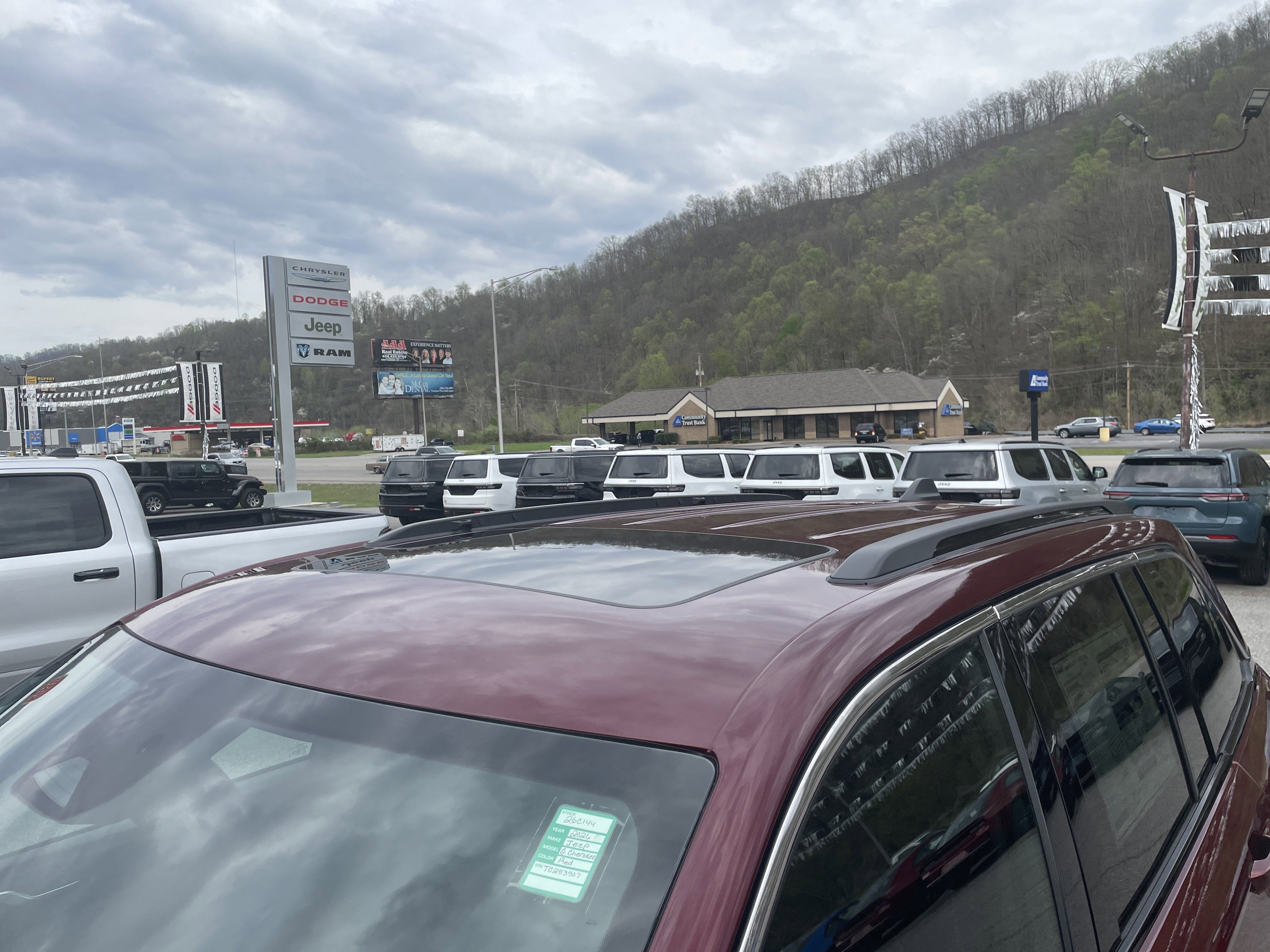 2026 Jeep Grand Cherokee GRAND CHEROKEE LAREDO X 4X4