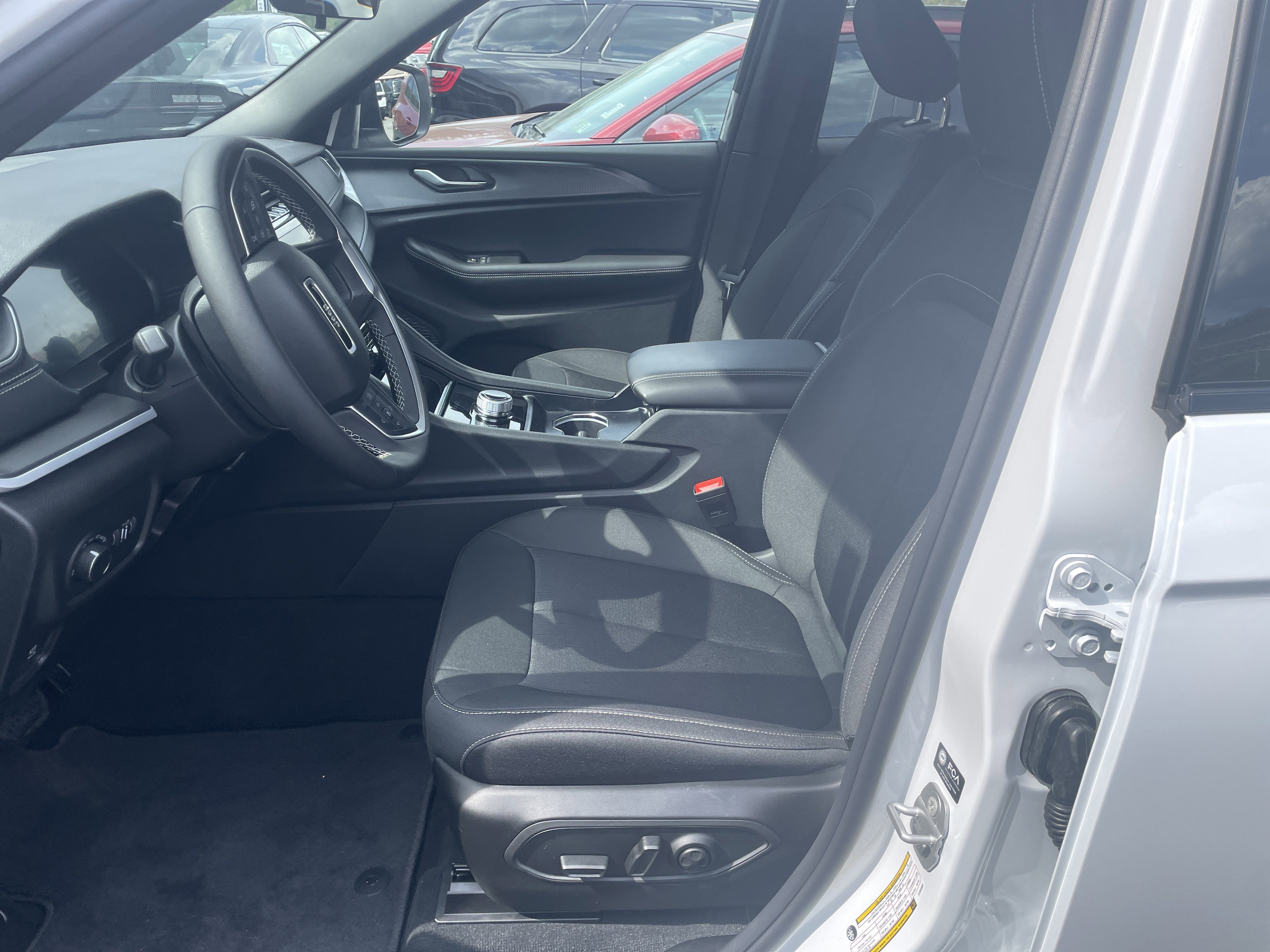 2026 Jeep Grand Cherokee GRAND CHEROKEE LAREDO X 4X4