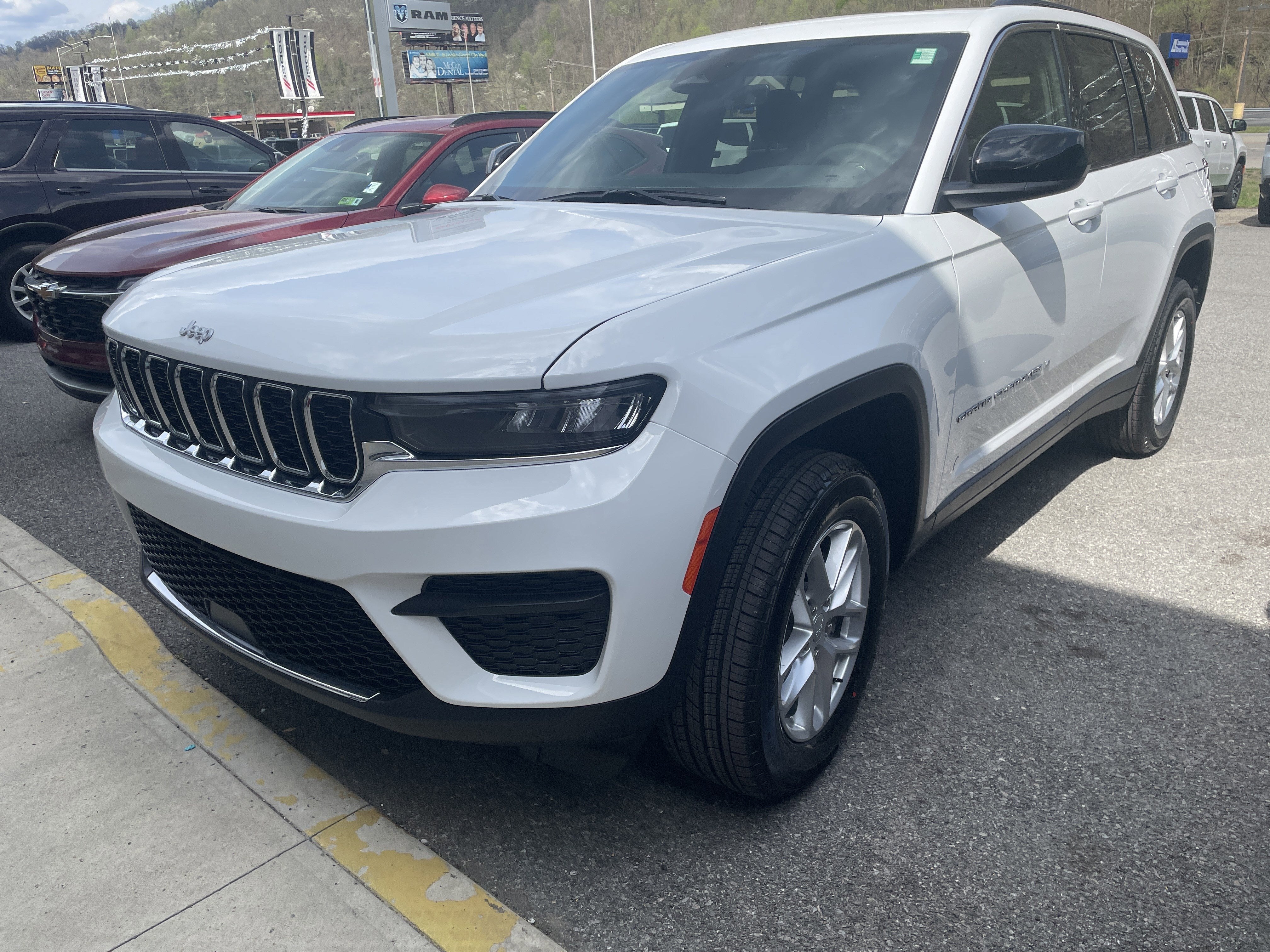 2026 Jeep Grand Cherokee GRAND CHEROKEE LAREDO X 4X4