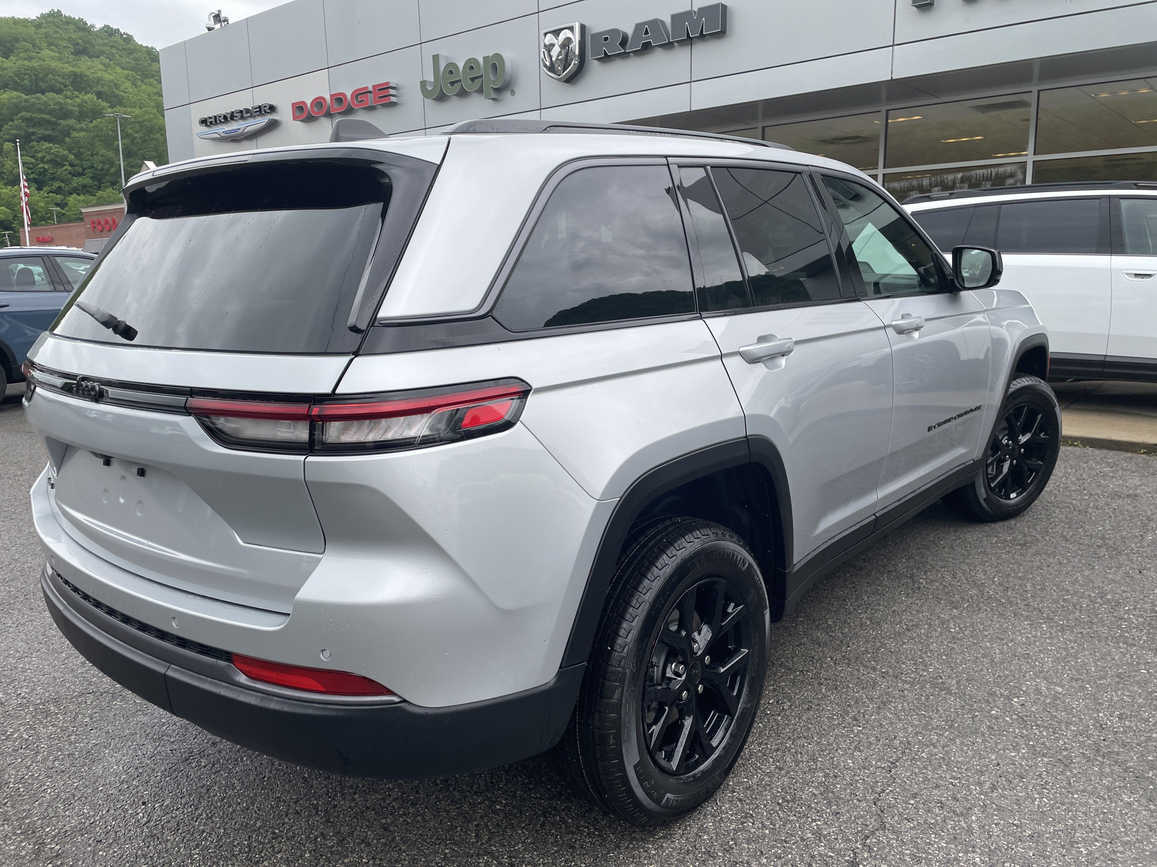 2026 Jeep Grand Cherokee GRAND CHEROKEE LAREDO ALTITUDE 4X4